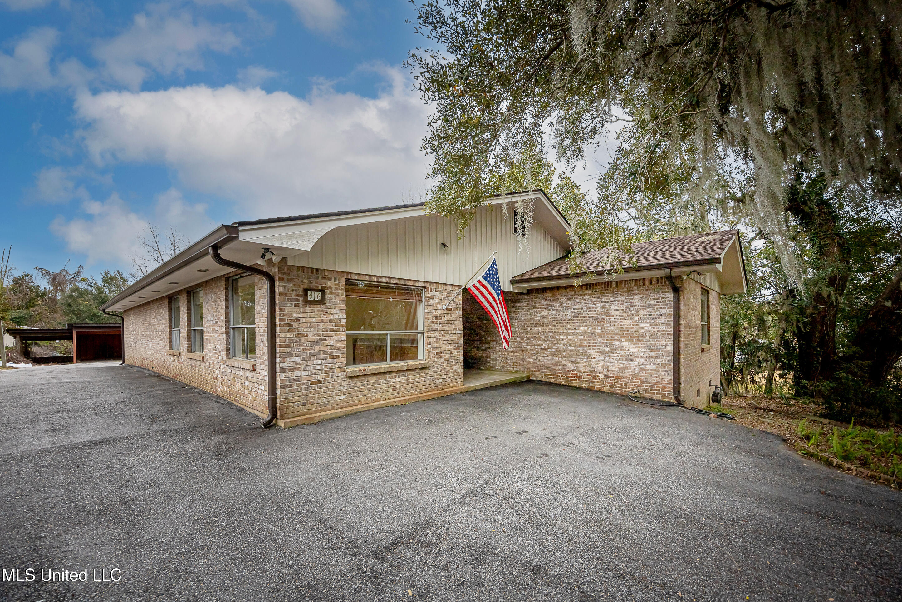 416 Jackson Avenue Ocean Springs, MS 39564 - Photo 6 of 92 IMG_7302