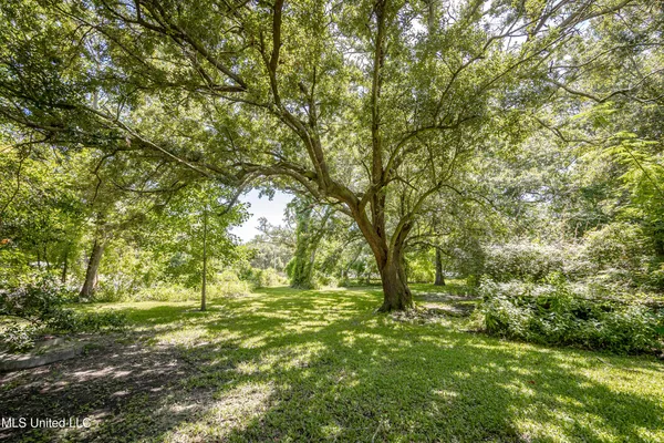 $925,000 | 416 Jackson Avenue, Ocean Springs, MS 39564