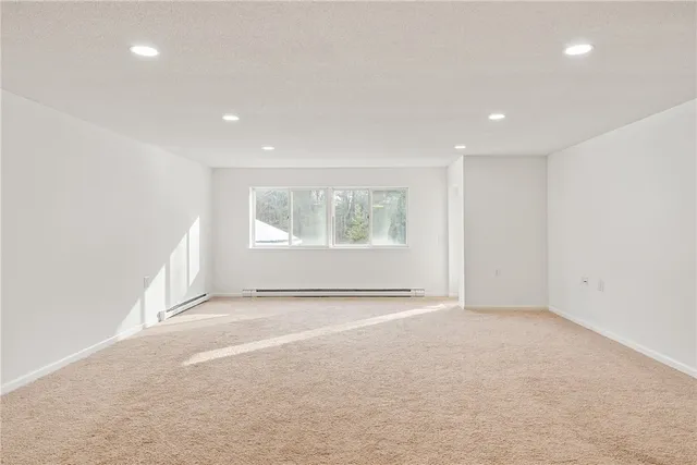 $3,200 | 30 Argyle Avenue, Unit 109, East Providence, RI 02915