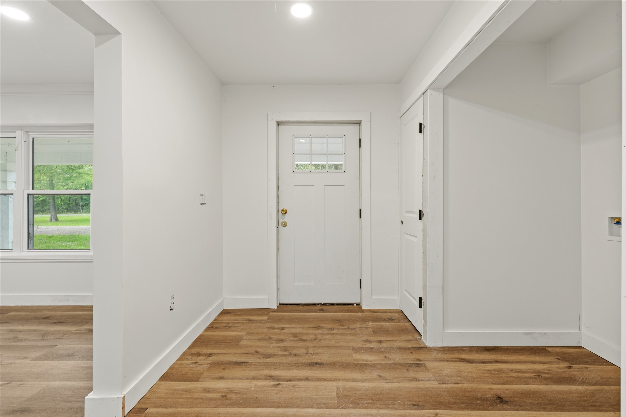 74 Robinson Road Huntsville, TX 77320 - Photo 14 of 33 a view of an empty room
