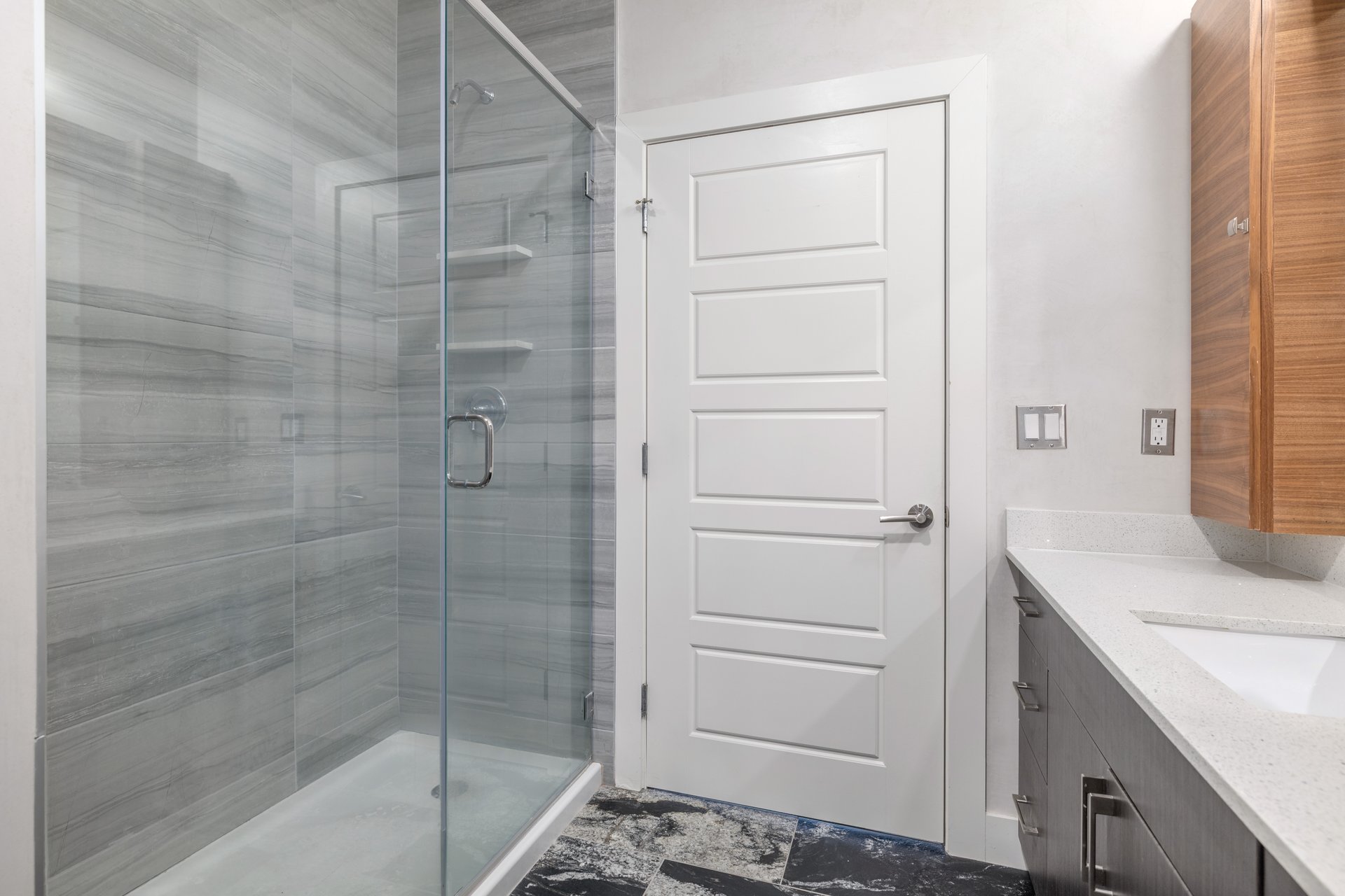 6444 Burnet Road, Unit 100 Austin, TX 78757 - Photo 22 of 31 Bathroom