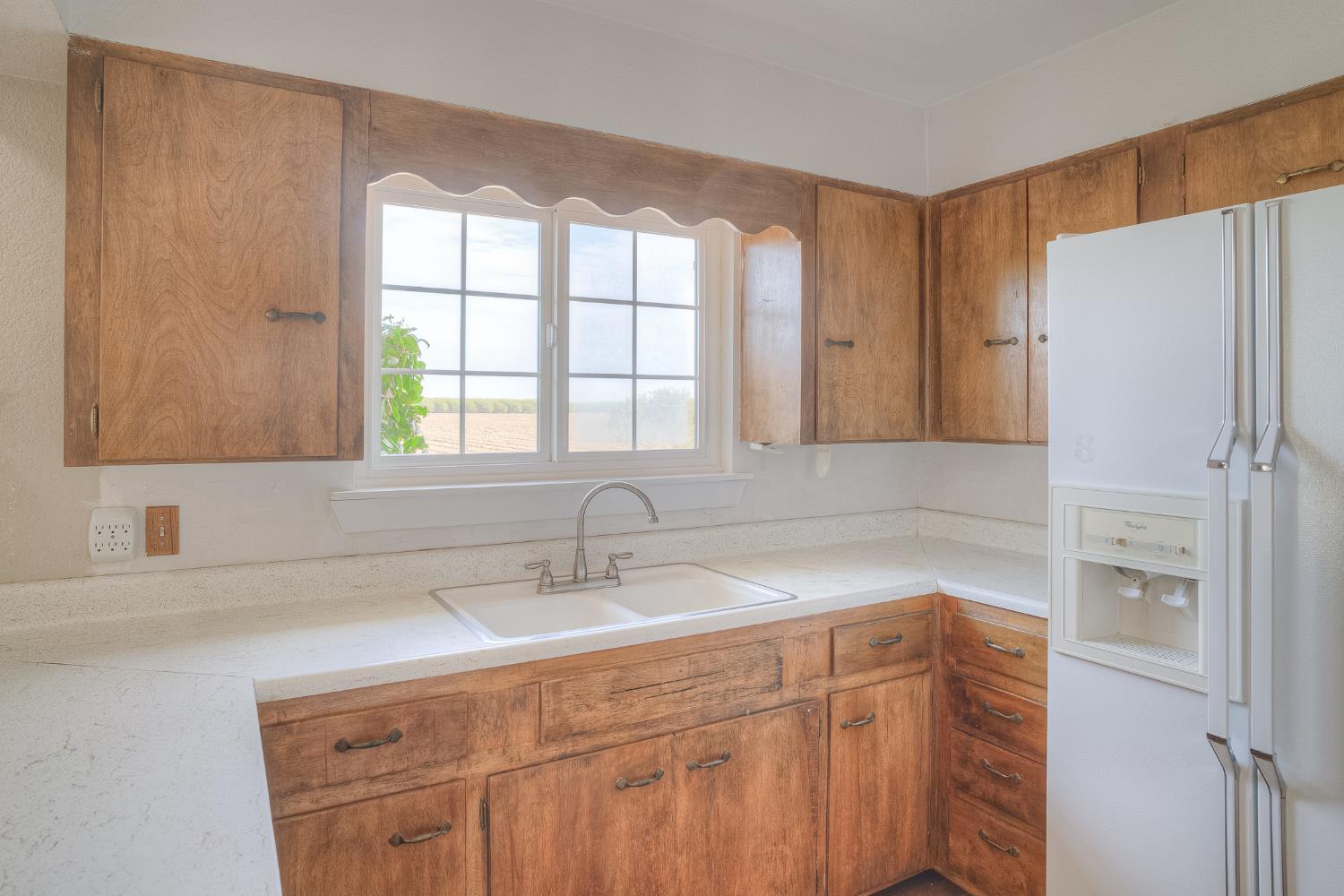 5463 Hankins Road Williams, CA 95987 - Photo 12 of 62 a bathroom with a sink and a large mirror