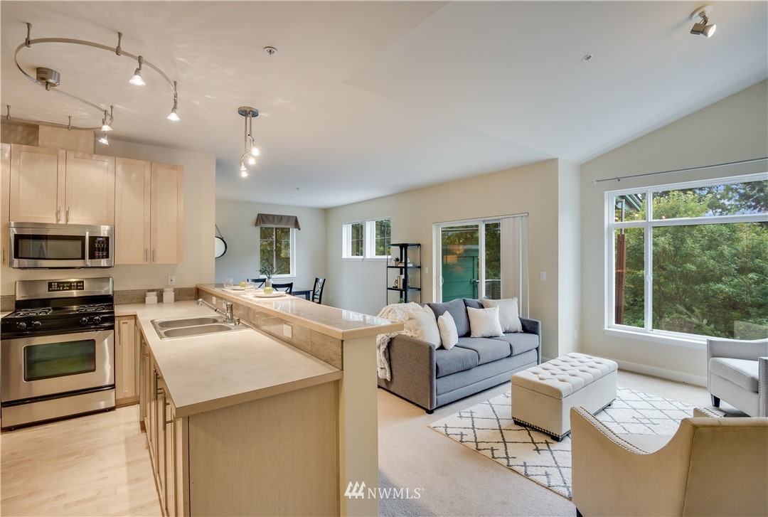 7410 Newcastle Golf Club Road, Unit B Newcastle, WA 98059 - Photo 3 of 15 Gallery Image 3