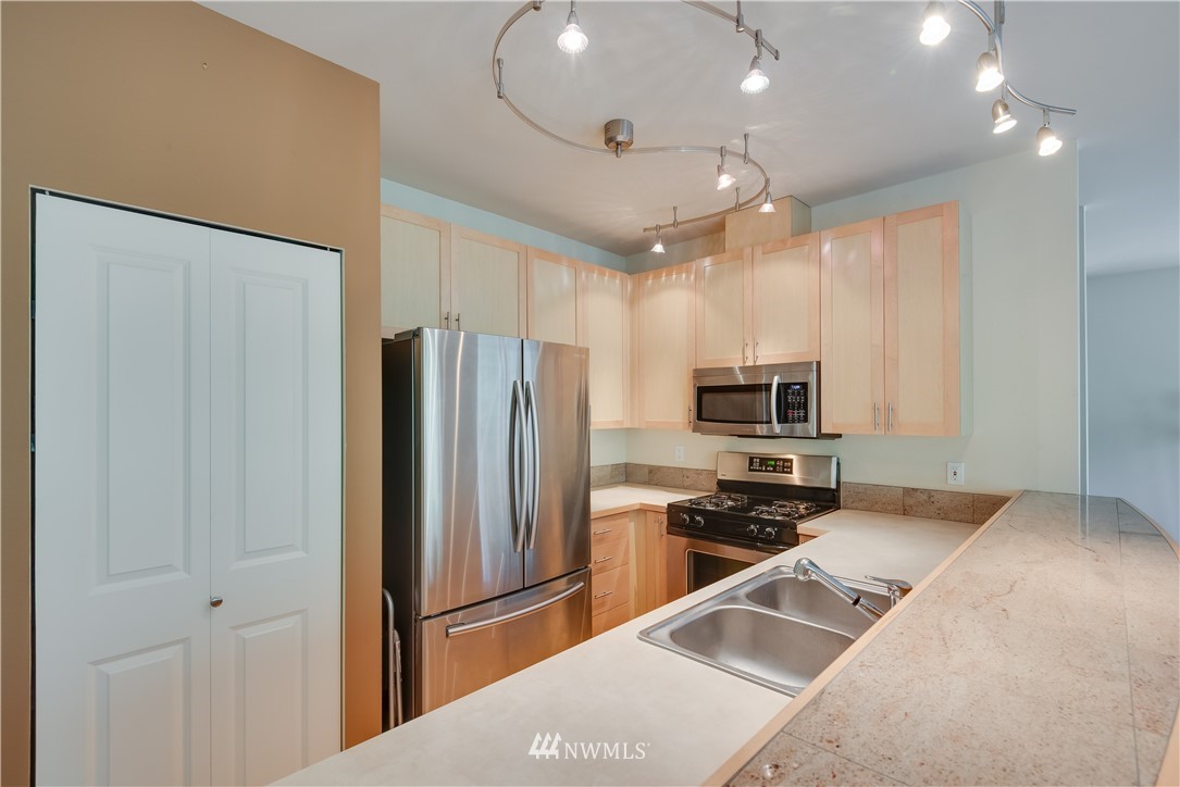 7410 Newcastle Golf Club Road, Unit B Newcastle, WA 98059 - Photo 4 of 15 Gallery Image 4