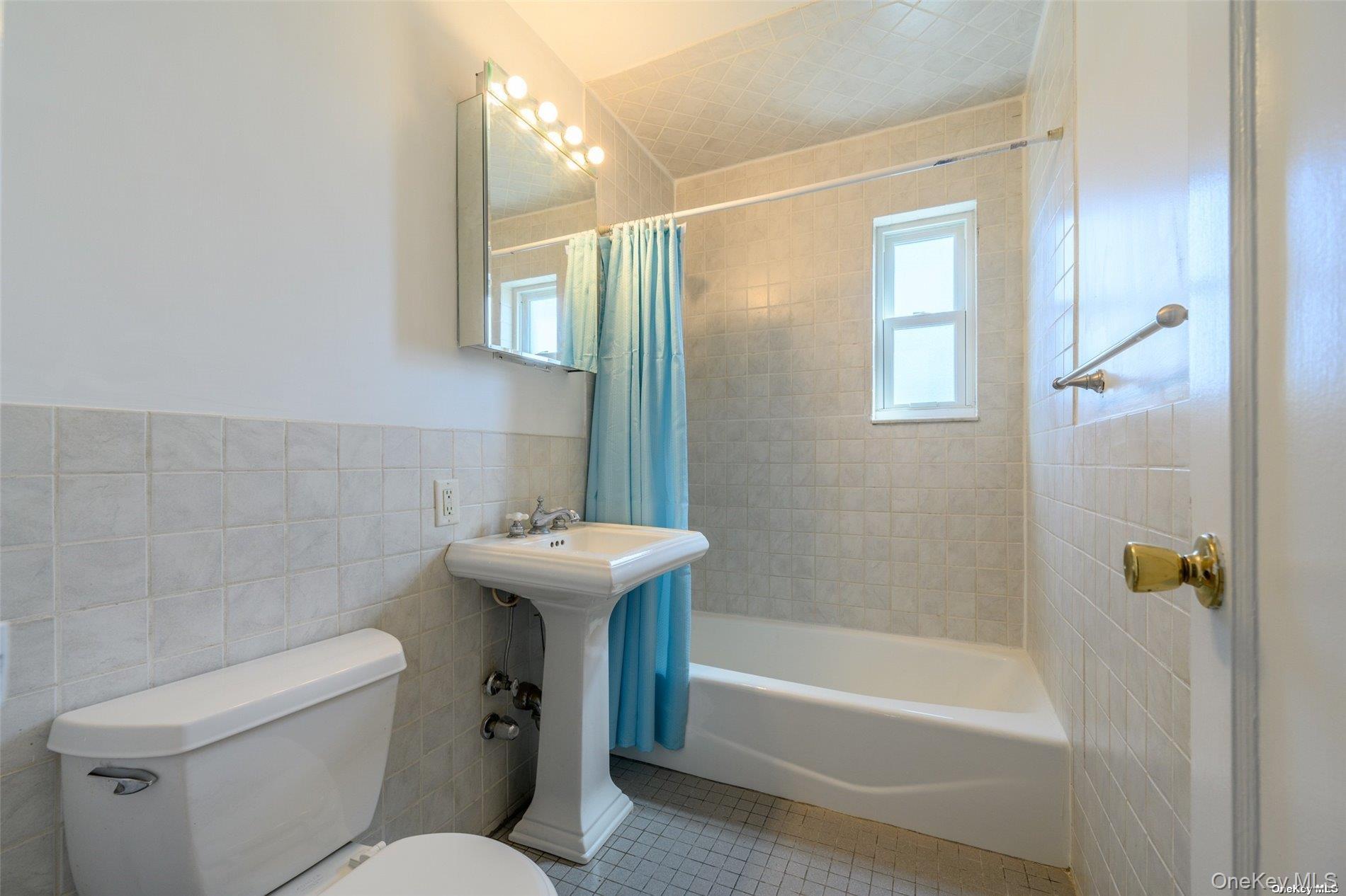 15 Beach Road, Unit 3D Great Neck, NY 11023 - Photo 19 of 22