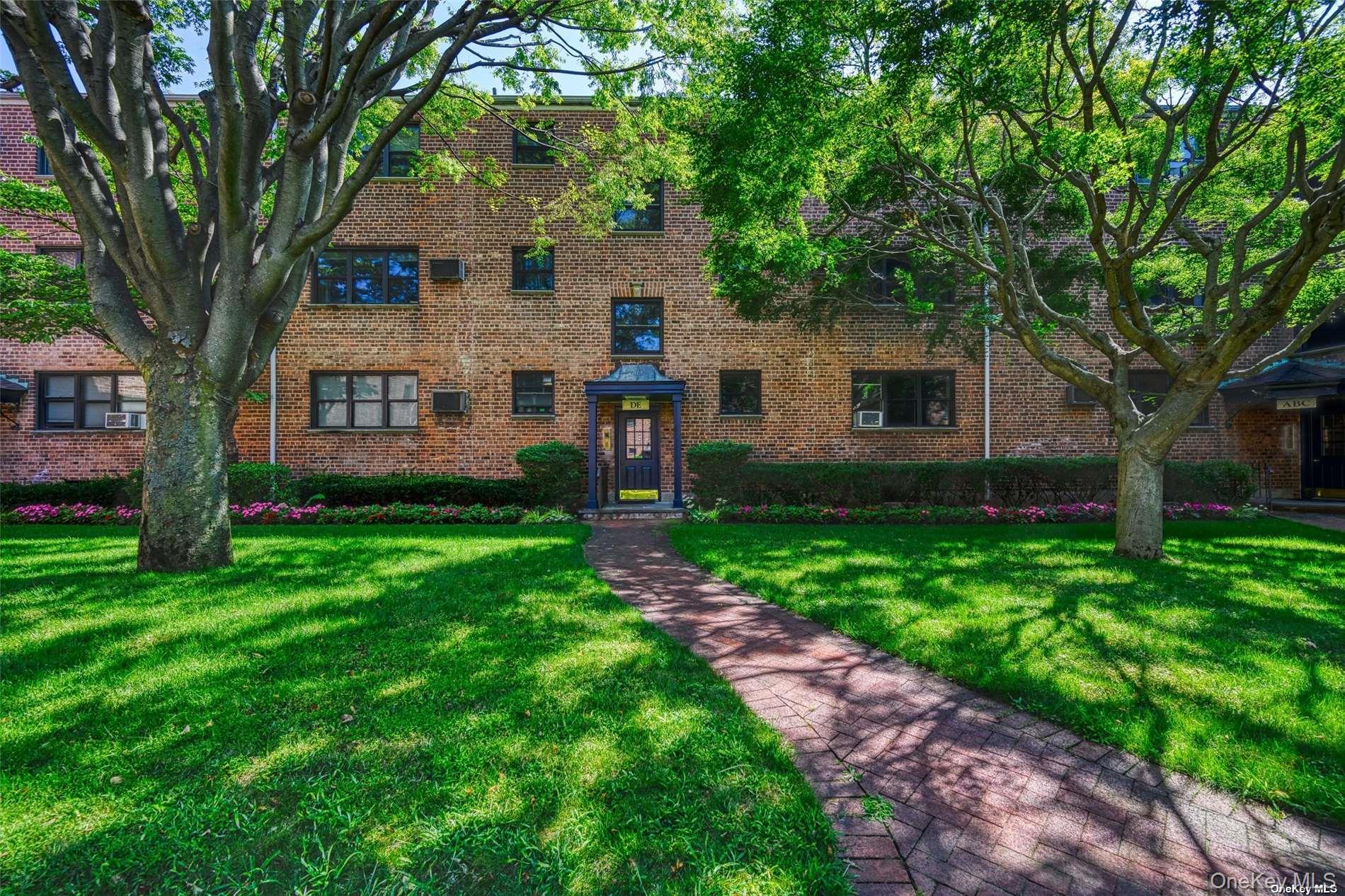 15 Beach Road, Unit 3D Great Neck, NY 11023 - Photo 2 of 22