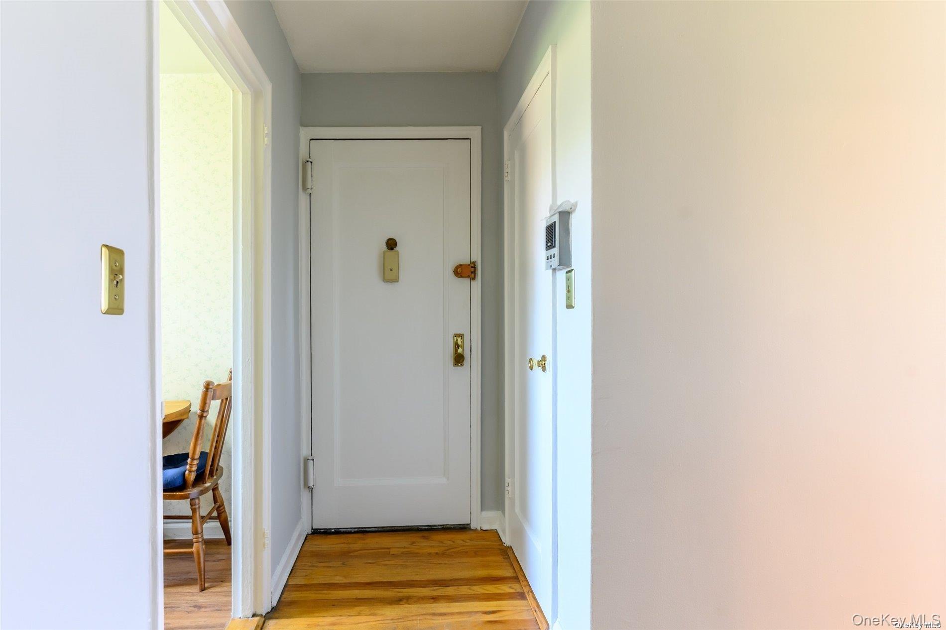 15 Beach Road, Unit 3D Great Neck, NY 11023 - Photo 3 of 22