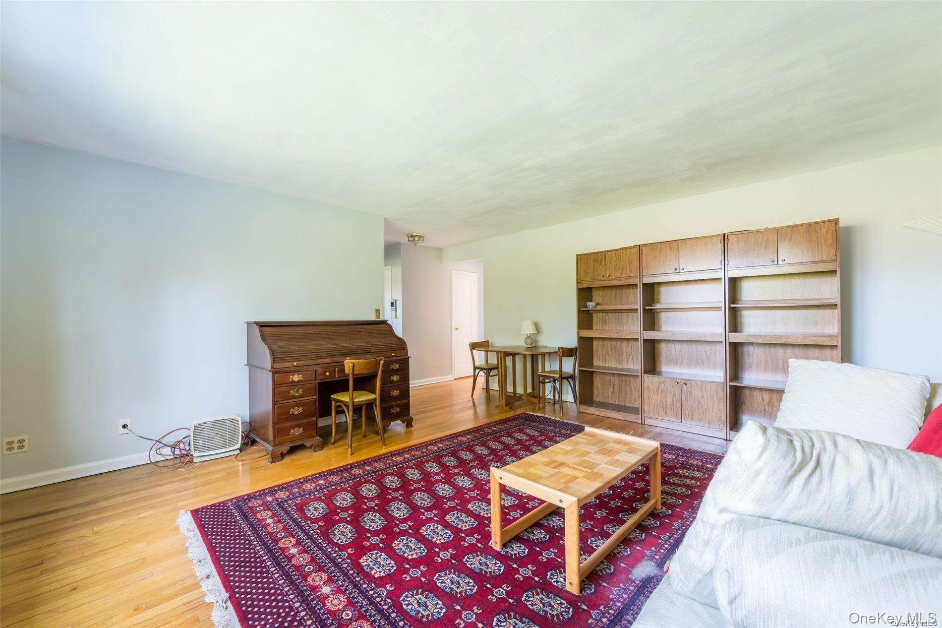 15 Beach Road, Unit 3D Great Neck, NY 11023 - Photo 6 of 22