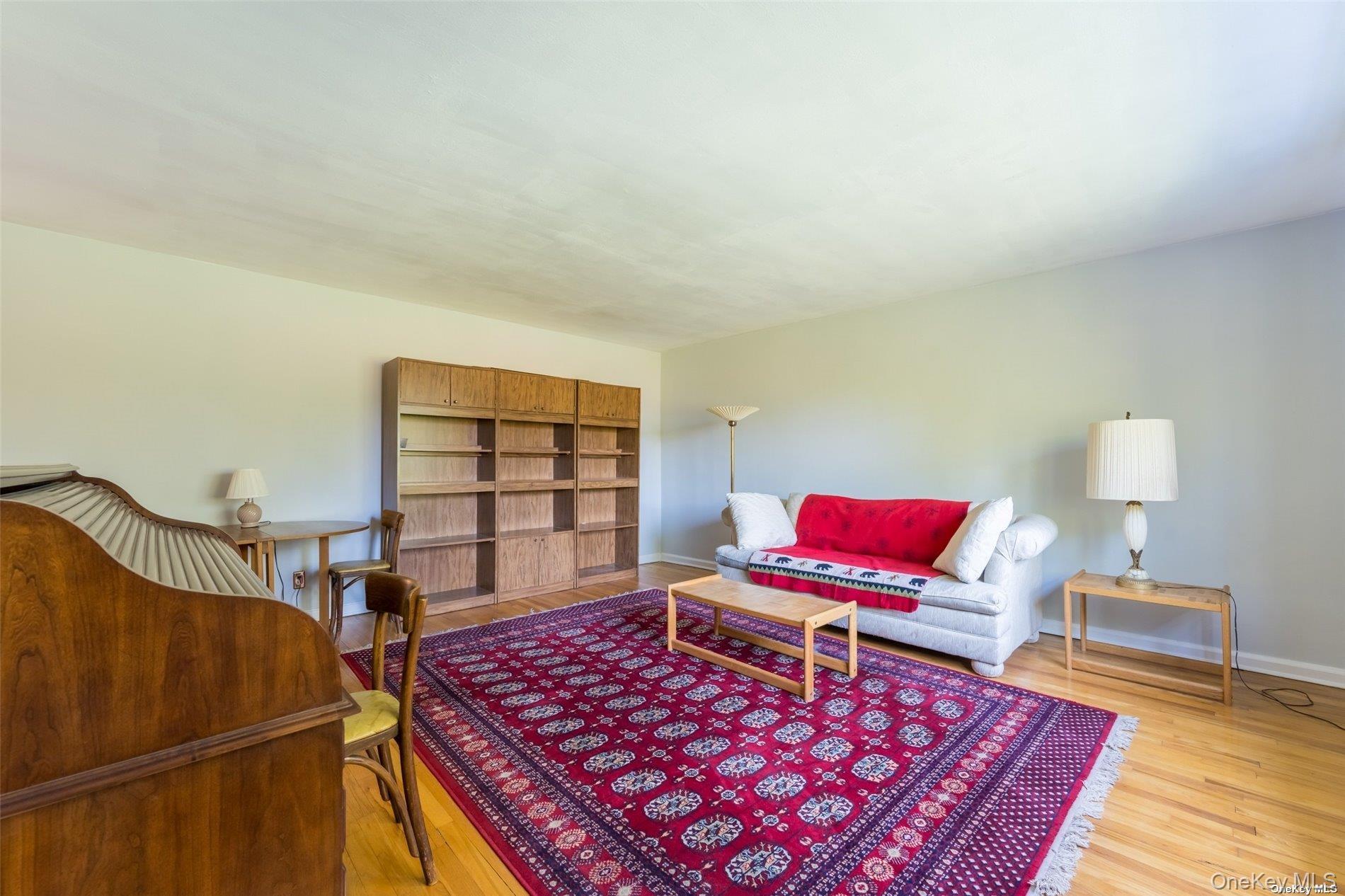 15 Beach Road, Unit 3D Great Neck, NY 11023 - Photo 7 of 22