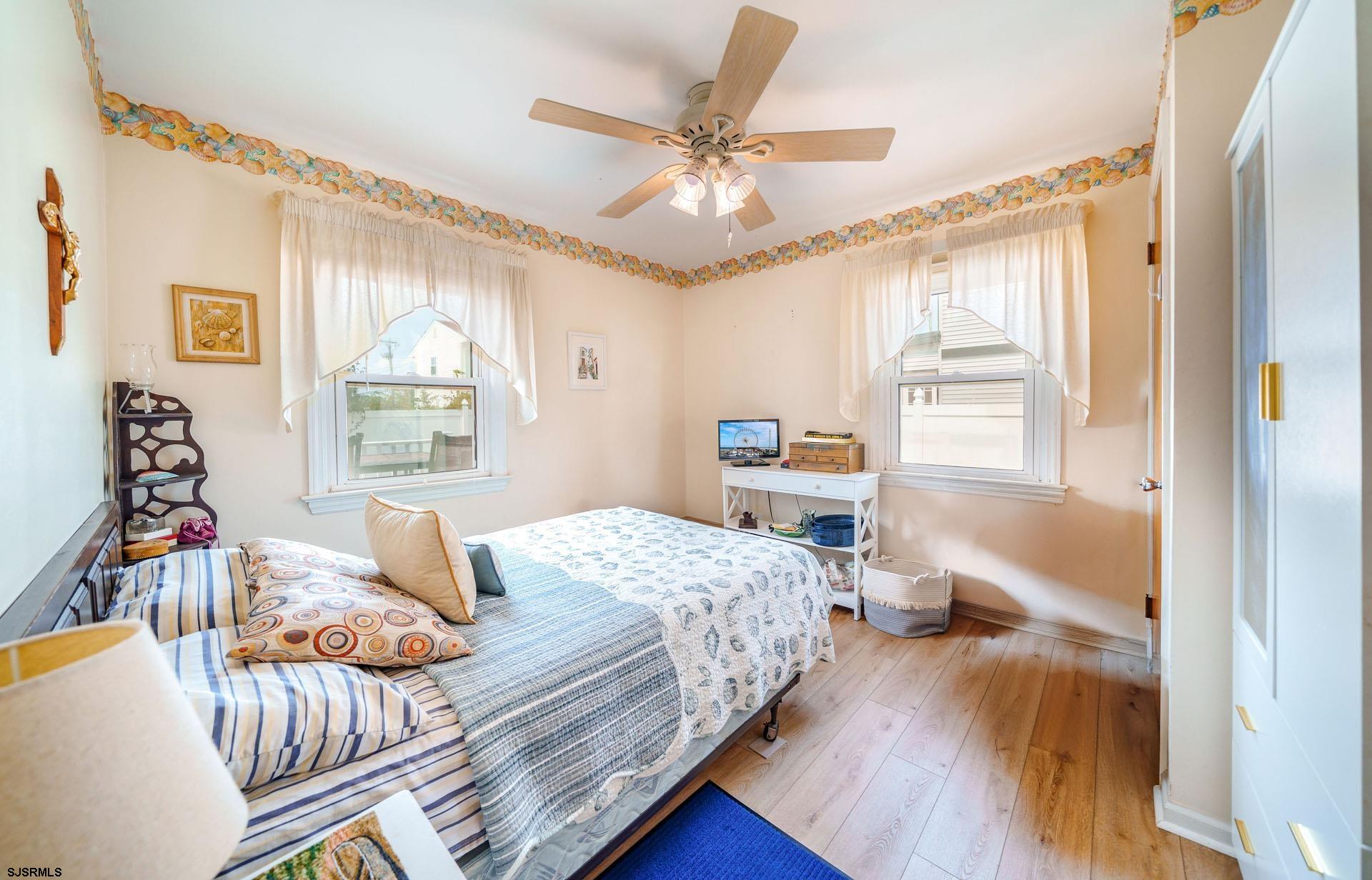 205 East Plaza Place Egg Harbor Township, NJ 08232 - Photo 9 of 31 a bedroom that has a bed and a table in it