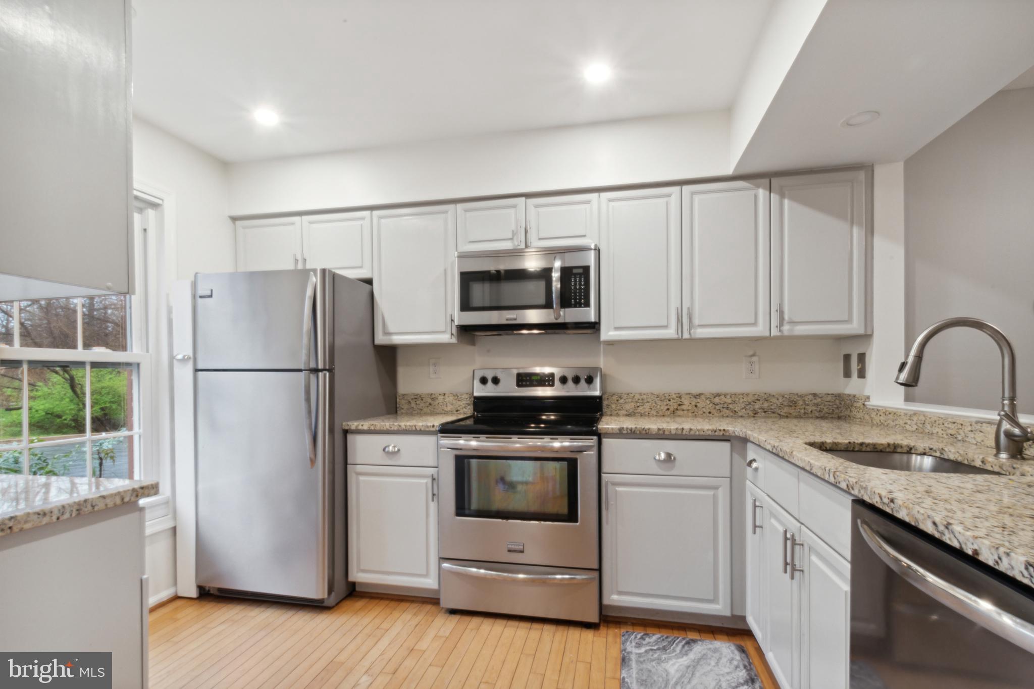 2006 Derby Ridge Lane, Unit 49 Silver Spring, MD 20910 - Photo 2 of 29 Kitchen