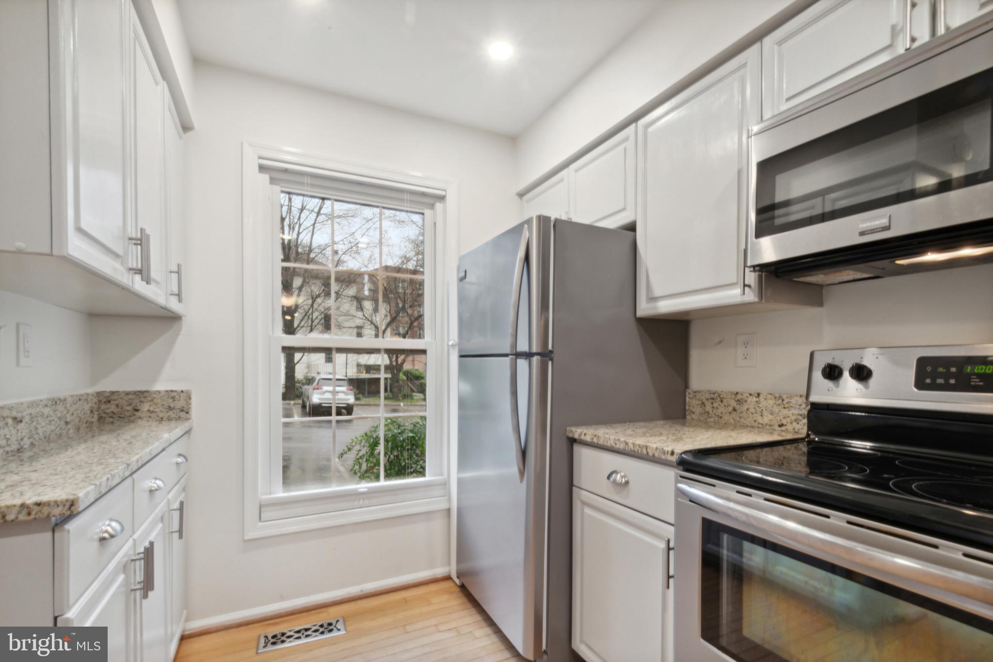 2006 Derby Ridge Lane, Unit 49 Silver Spring, MD 20910 - Photo 3 of 29 Kitchen