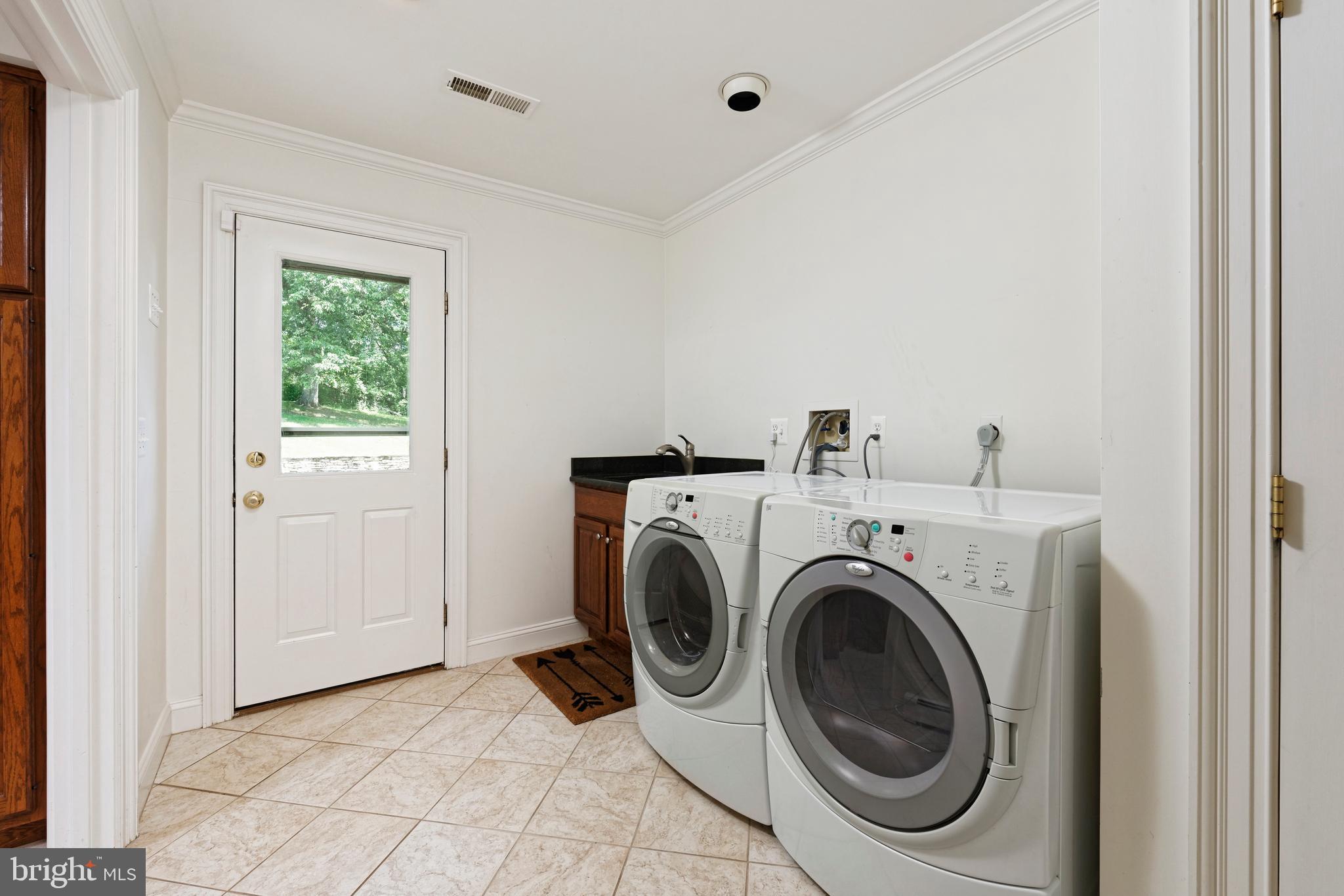 1310 Delaplane Grade Road Upperville, VA 20184 - Photo 37 of 94 Side door with mudroom/laundry area