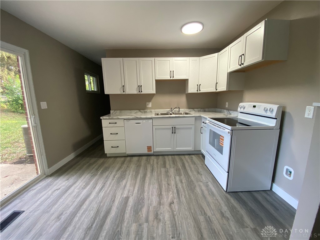 1329 Lee Road Troy, OH 45373 - Photo 6 of 19