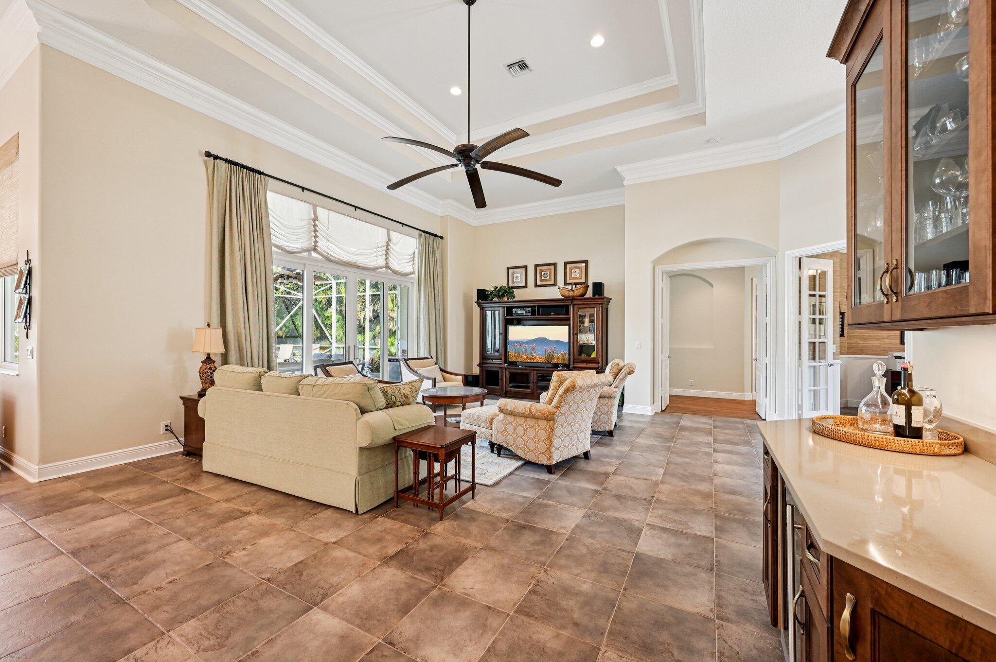 8399 Southeast Island Way Jupiter, FL 33458 - Photo 13 of 46 Living Room