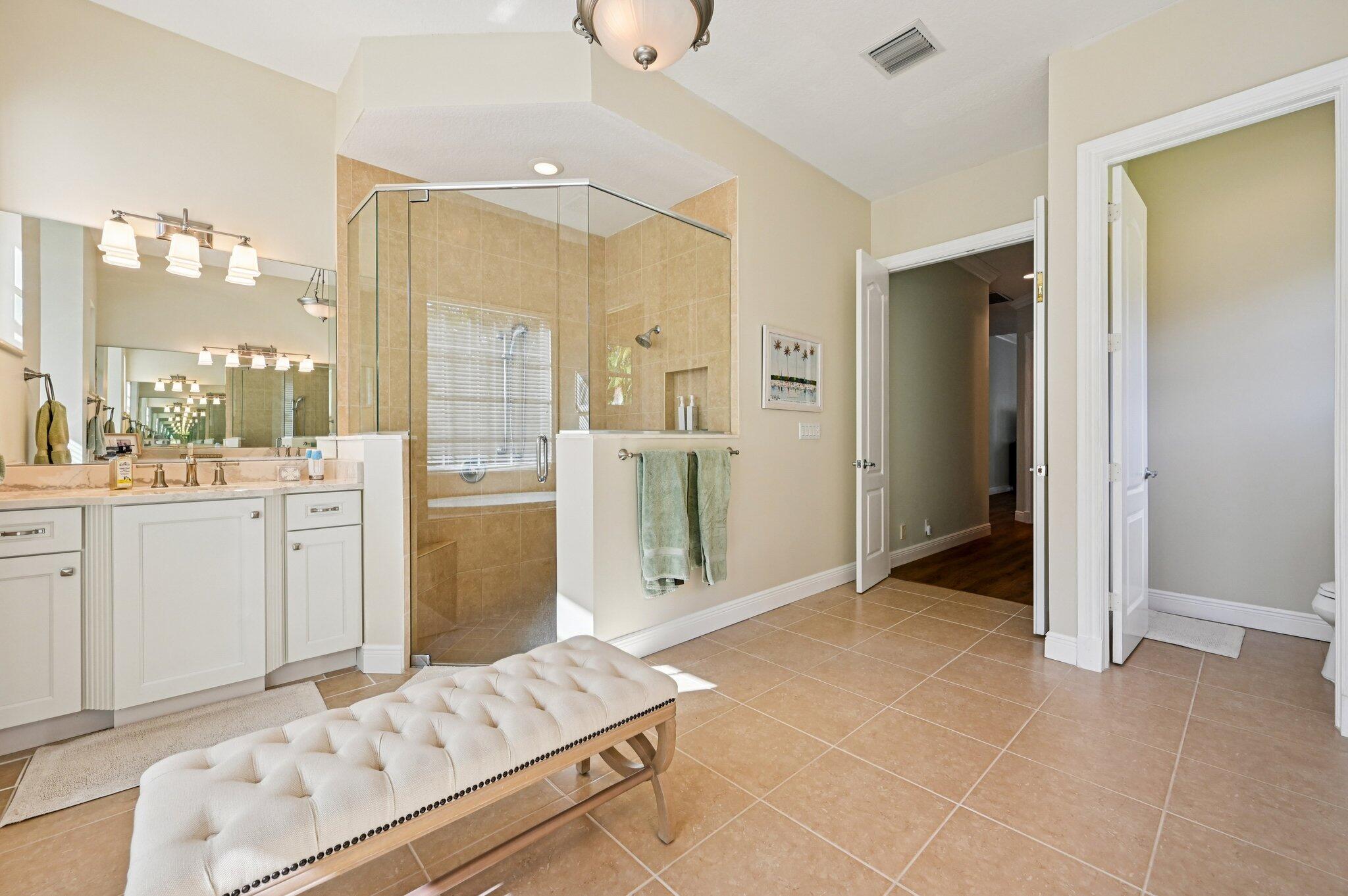 8399 Southeast Island Way Jupiter, FL 33458 - Photo 20 of 46 Primary Bathroom