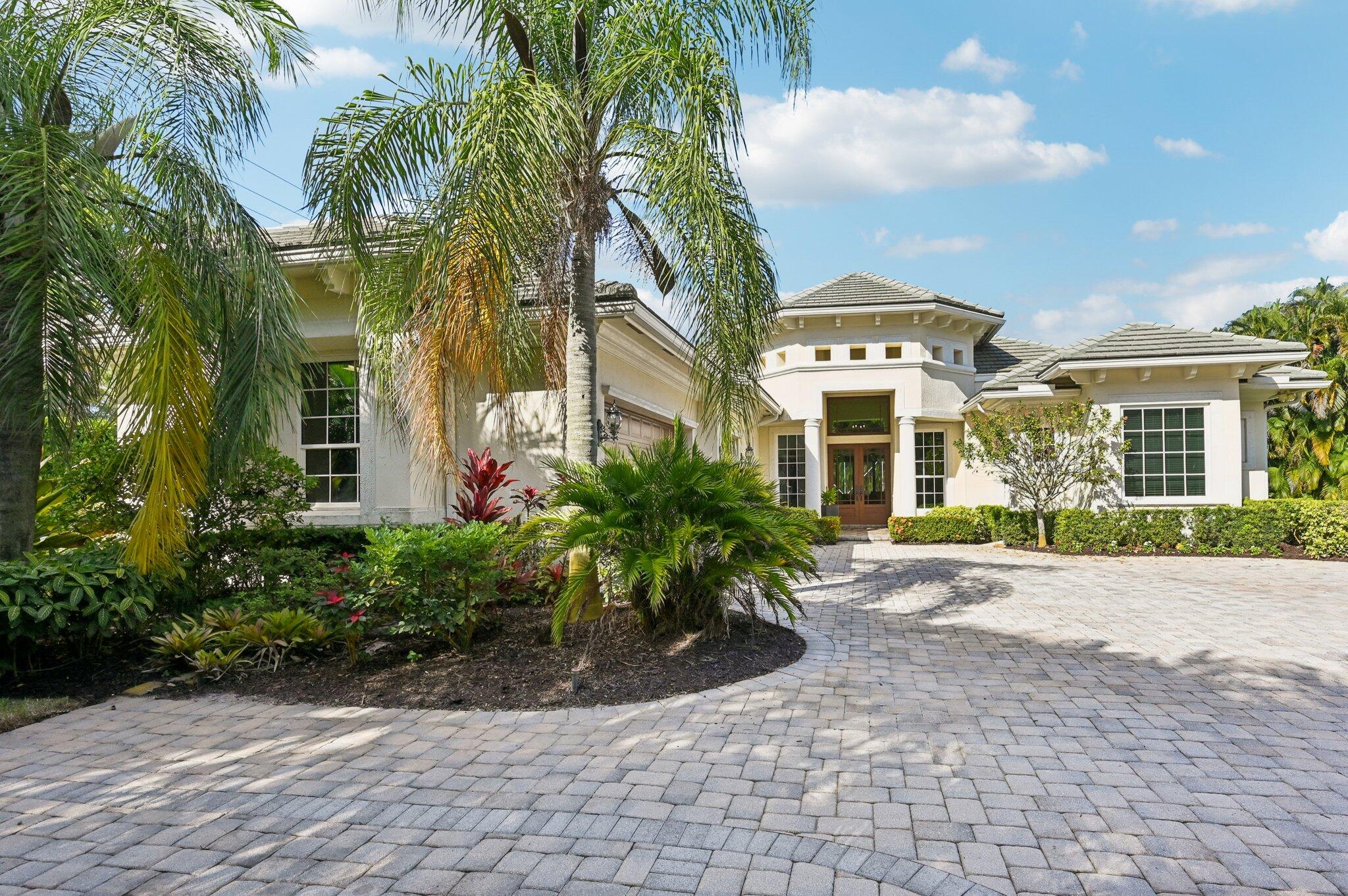 8399 Southeast Island Way Jupiter, FL 33458 - Photo 2 of 46 Front of Home