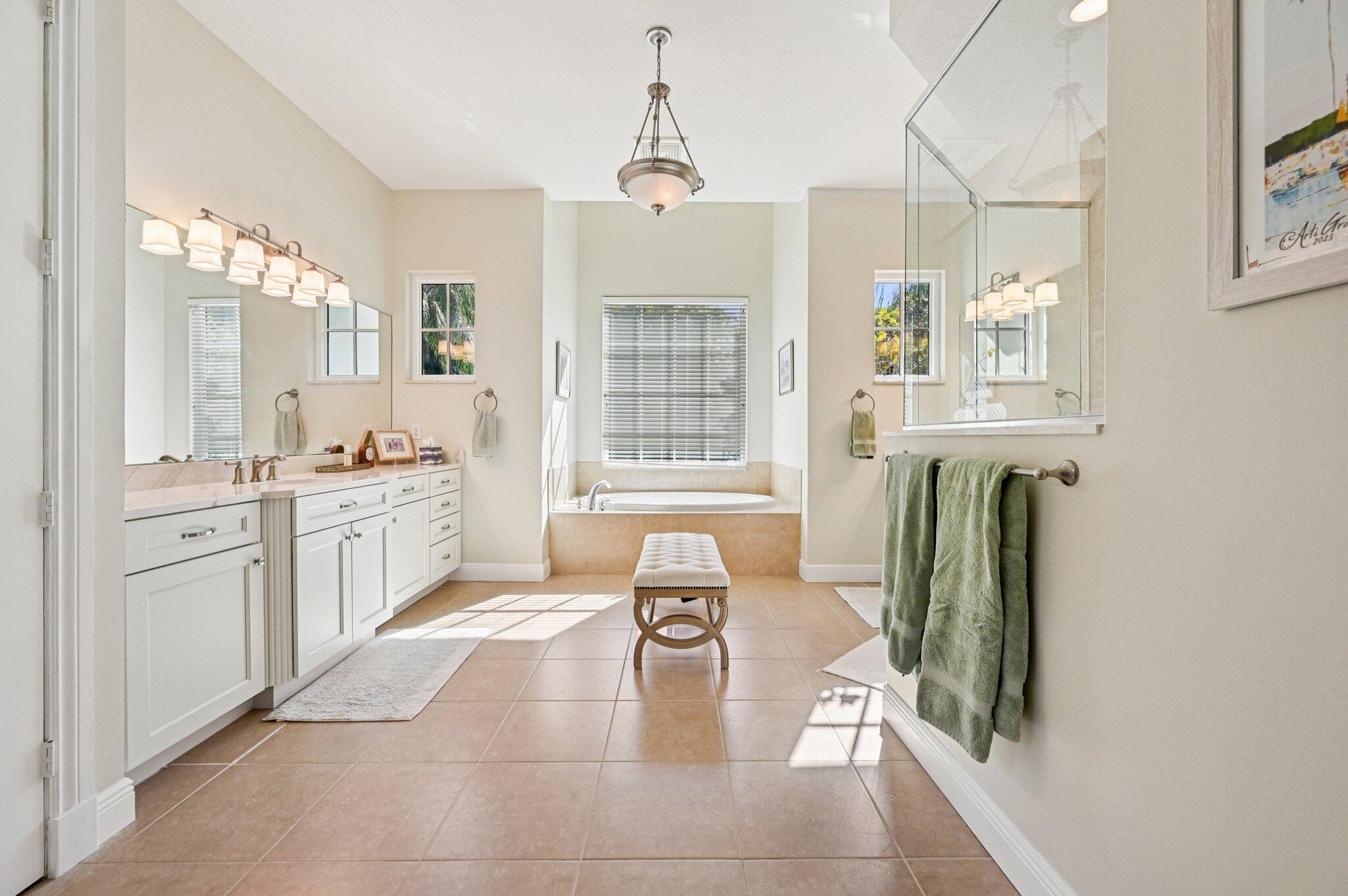 8399 Southeast Island Way Jupiter, FL 33458 - Photo 21 of 46 Primary Bathroom