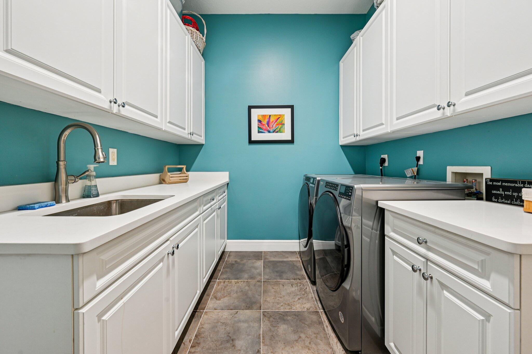 8399 Southeast Island Way Jupiter, FL 33458 - Photo 30 of 46 Laundry Room