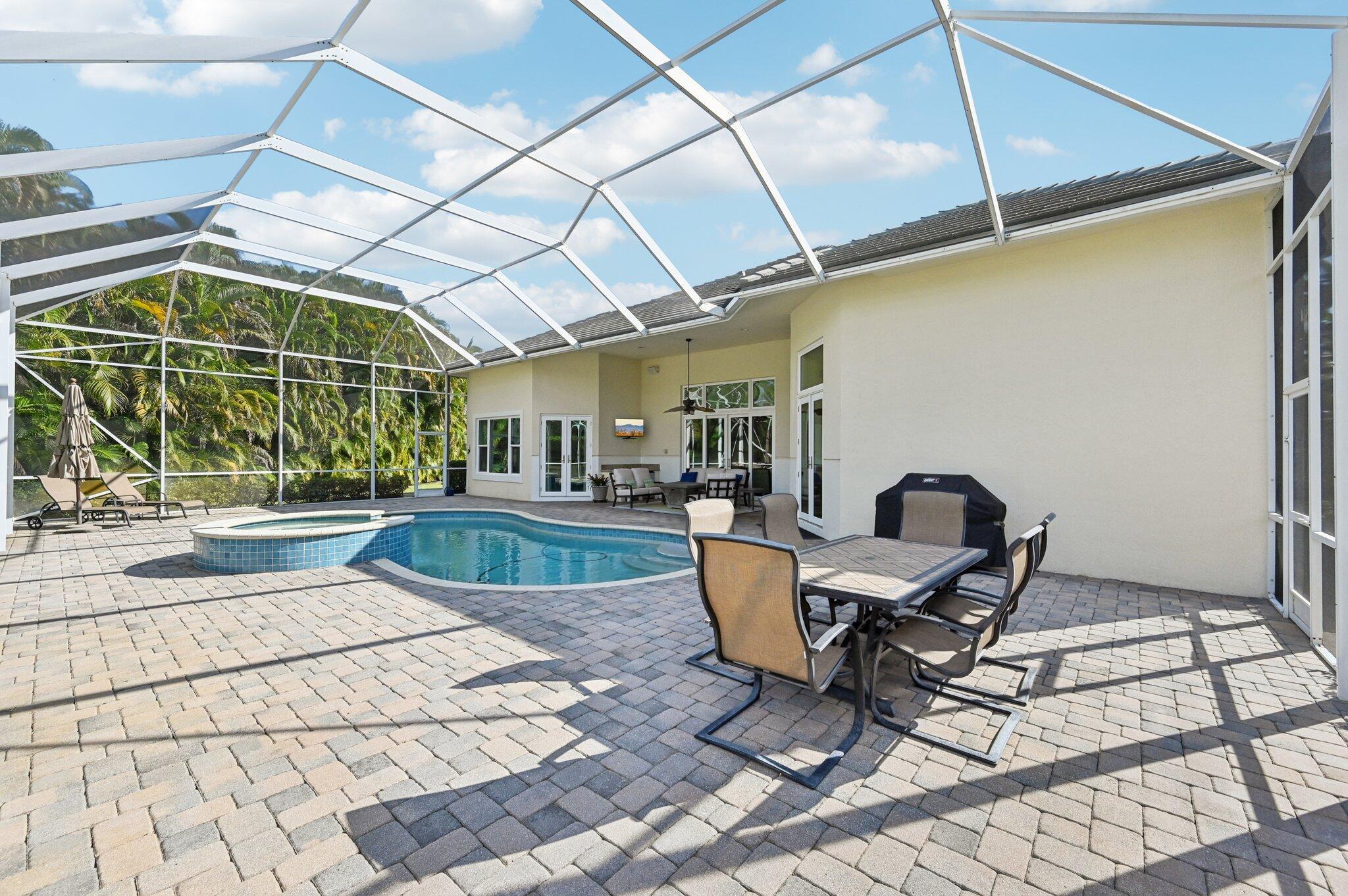8399 Southeast Island Way Jupiter, FL 33458 - Photo 33 of 46 Pool
