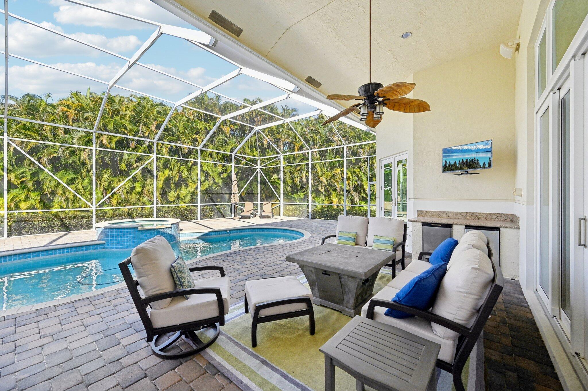 8399 Southeast Island Way Jupiter, FL 33458 - Photo 34 of 46 Entertaining Area