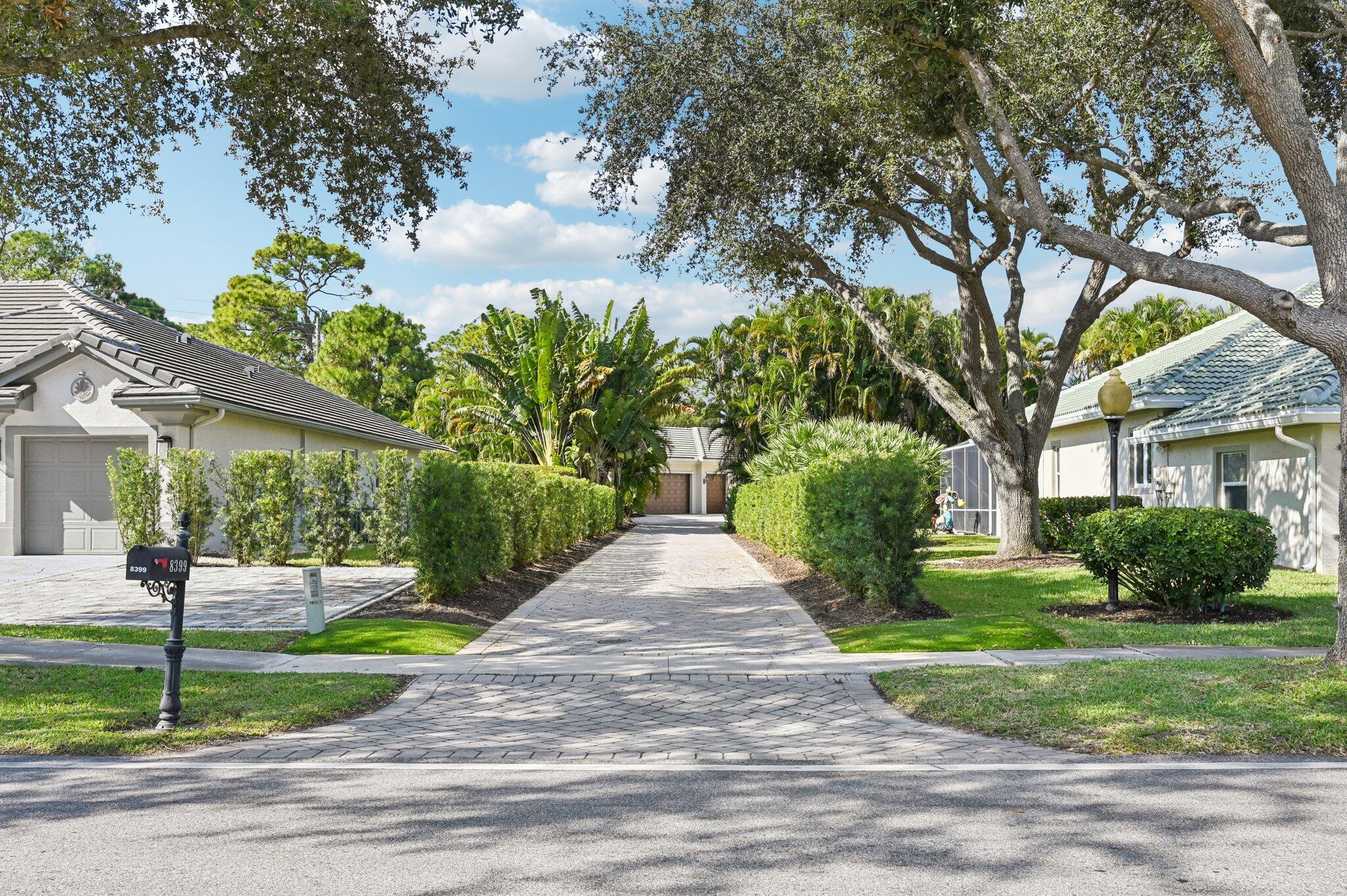 8399 Southeast Island Way Jupiter, FL 33458 - Photo 46 of 46 Driveway