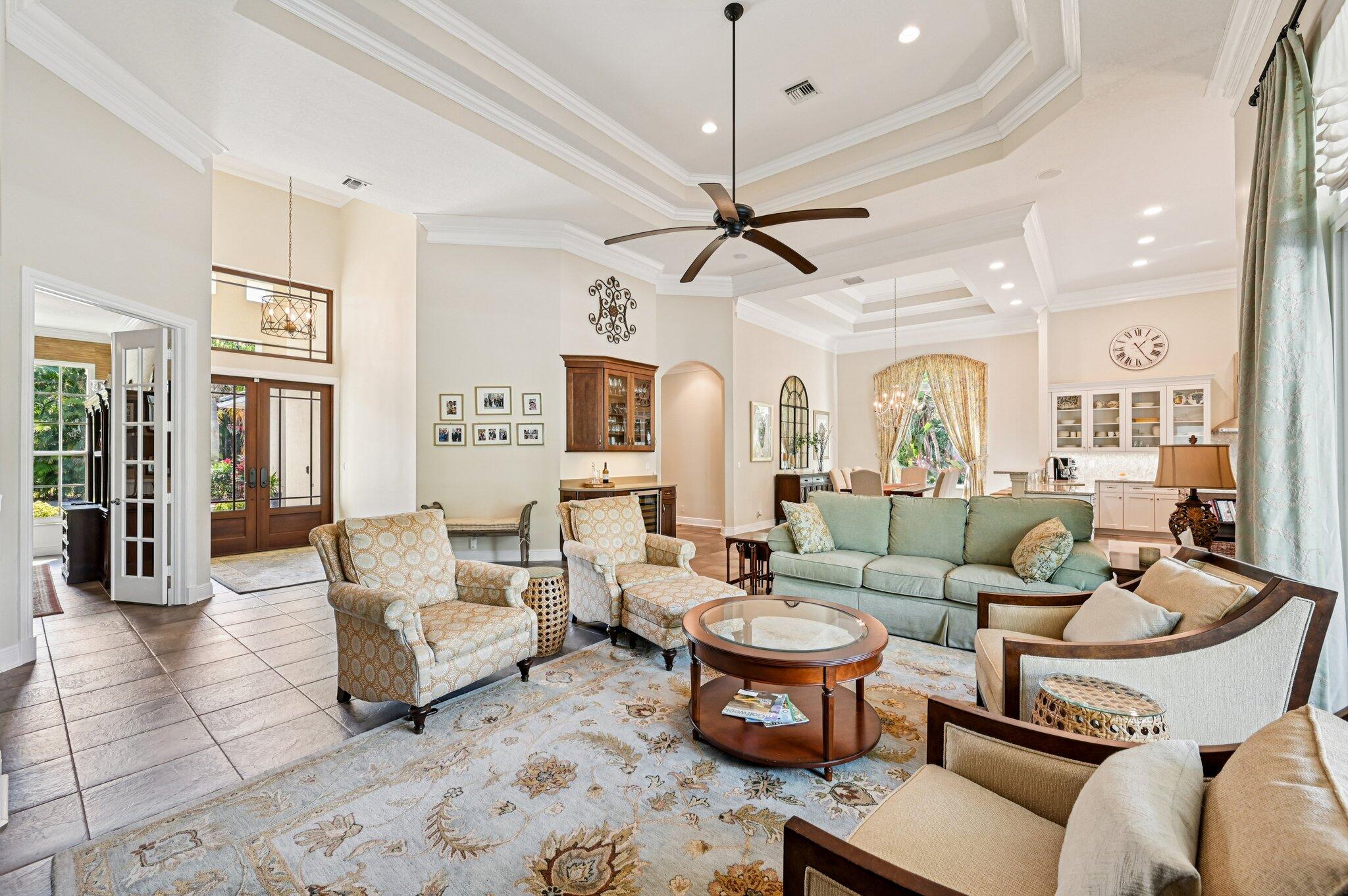 8399 Southeast Island Way Jupiter, FL 33458 - Photo 10 of 46 Living Room