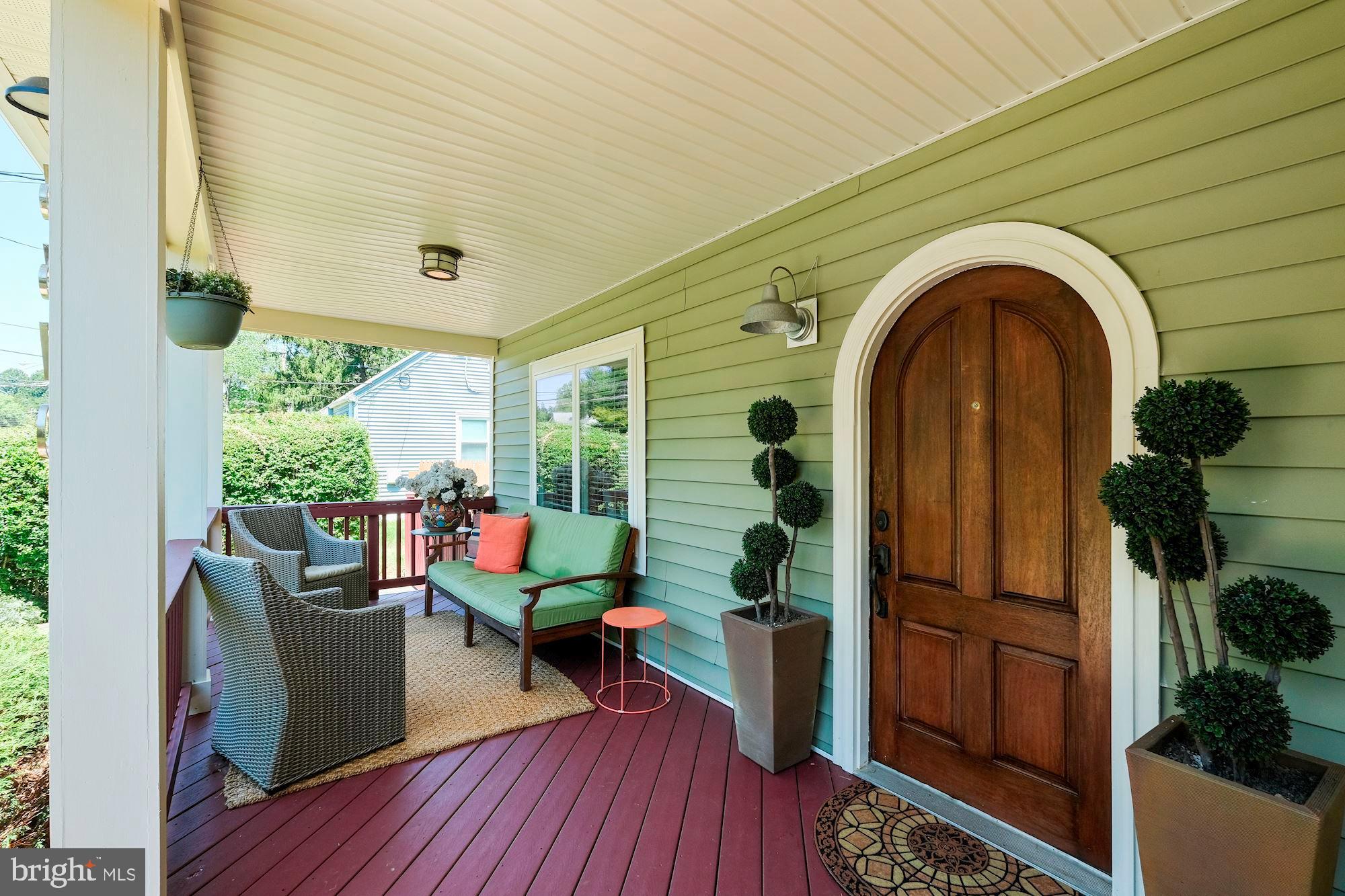 6670 Barrett Road Falls Church, VA 22042 - Photo 2 of 27 Sitting Porch (1 of 2)