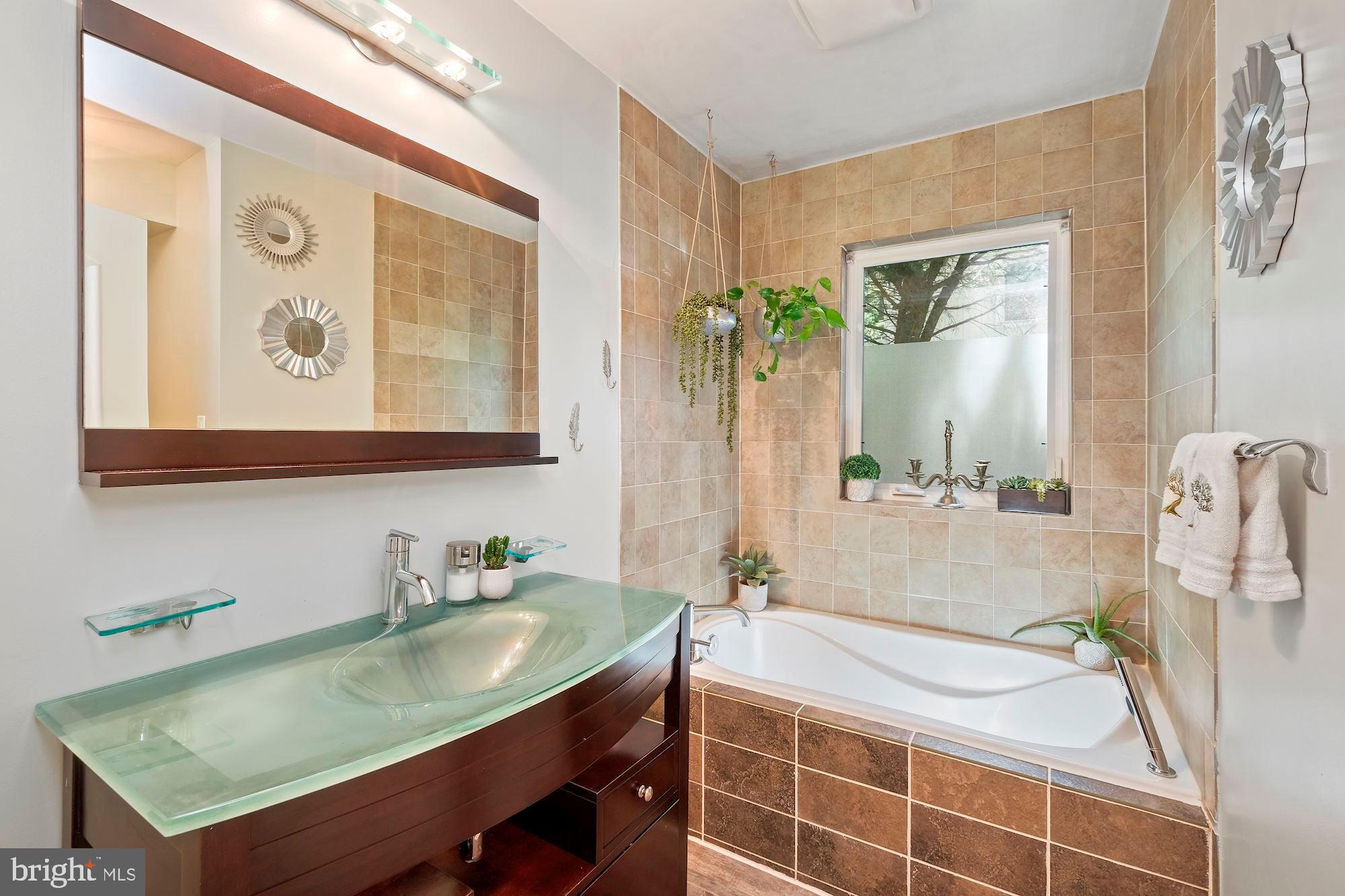 6670 Barrett Road Falls Church, VA 22042 - Photo 12 of 27 Main Level Full Bath