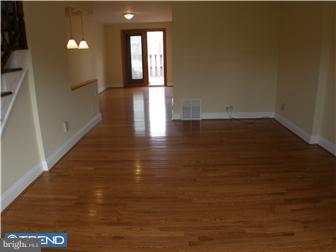 2057 Kent Road Folcroft, PA 19032 - Photo 2 of 12 Living Room