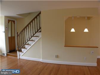 2057 Kent Road Folcroft, PA 19032 - Photo 4 of 12 Living Room