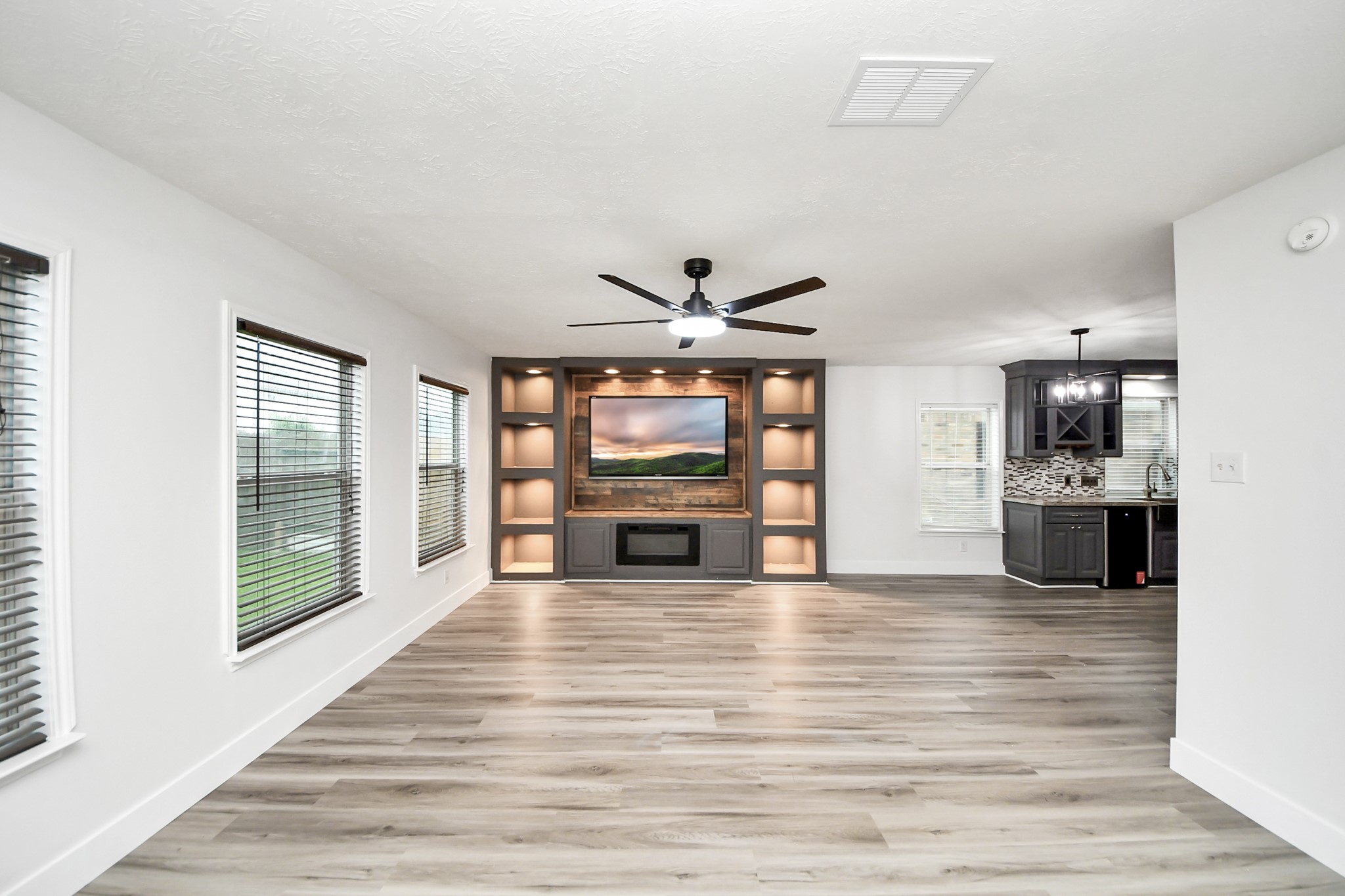 1910 Fallow Lane Houston, TX 77049 - Photo 9 of 25