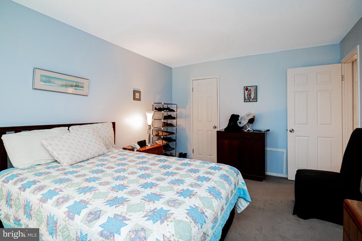 8705 Hayshed Lane, Unit 33 Columbia, MD 21045 - Photo 15 of 22 a bedroom with a bed and a lamp with window