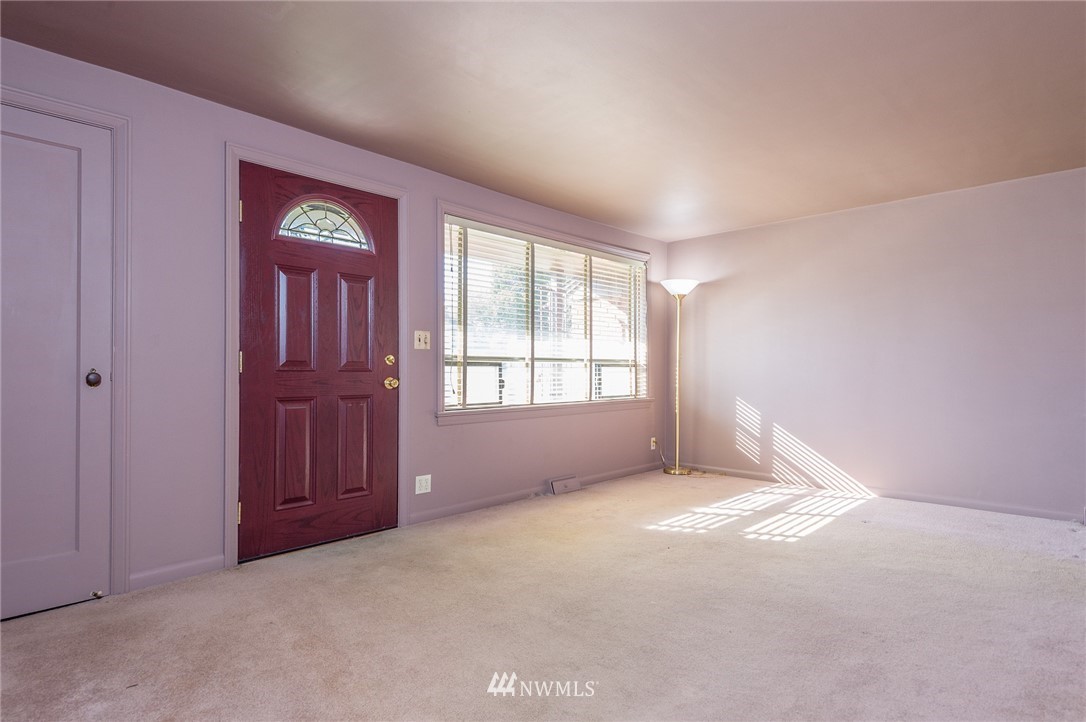 11426 37th Avenue Southwest Seattle, WA 98146 - Photo 2 of 22 Gallery Image 2
