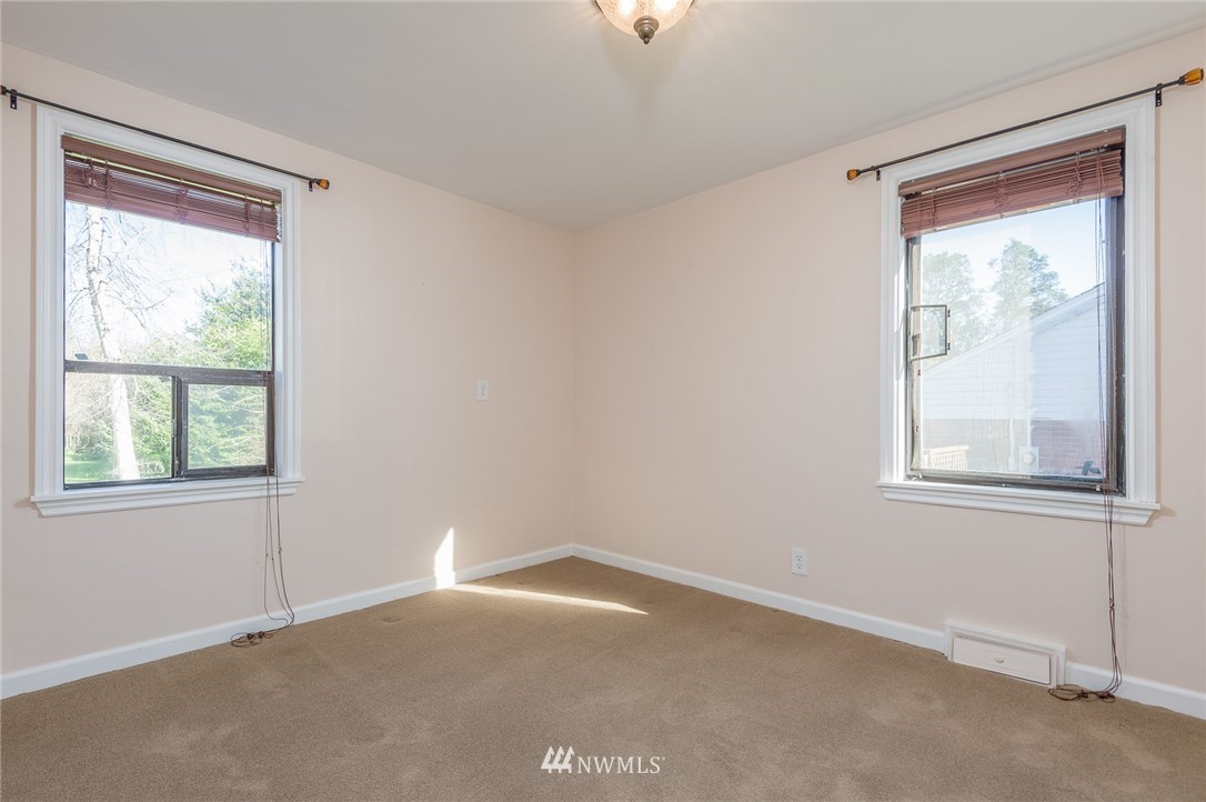 11426 37th Avenue Southwest Seattle, WA 98146 - Photo 11 of 22 Gallery Image 11