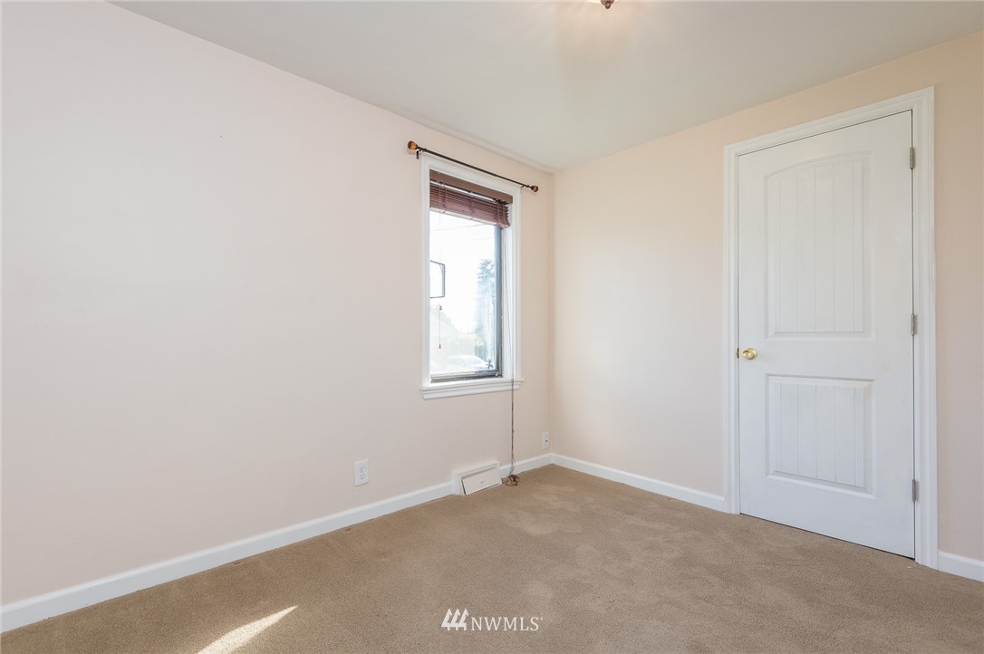 11426 37th Avenue Southwest Seattle, WA 98146 - Photo 12 of 22 Gallery Image 12