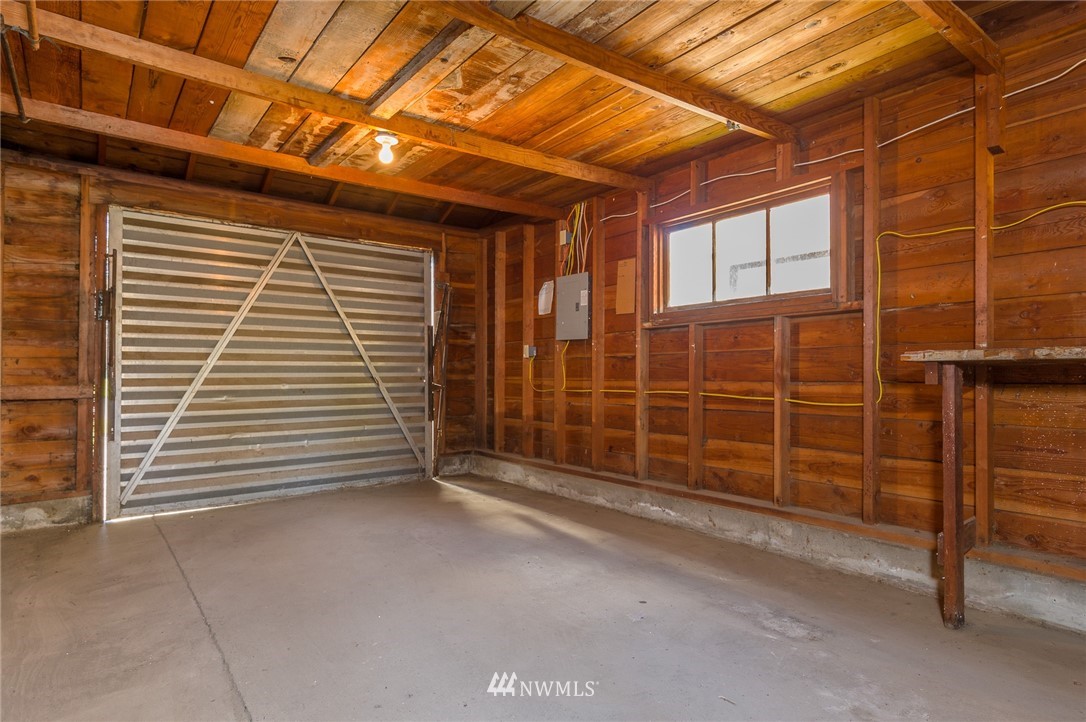 11426 37th Avenue Southwest Seattle, WA 98146 - Photo 19 of 22 Gallery Image 19
