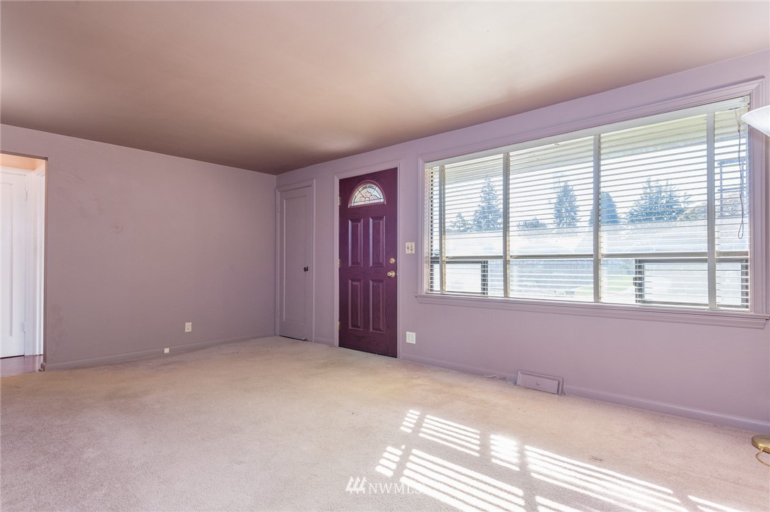 11426 37th Avenue Southwest Seattle, WA 98146 - Photo 3 of 22 Gallery Image 3