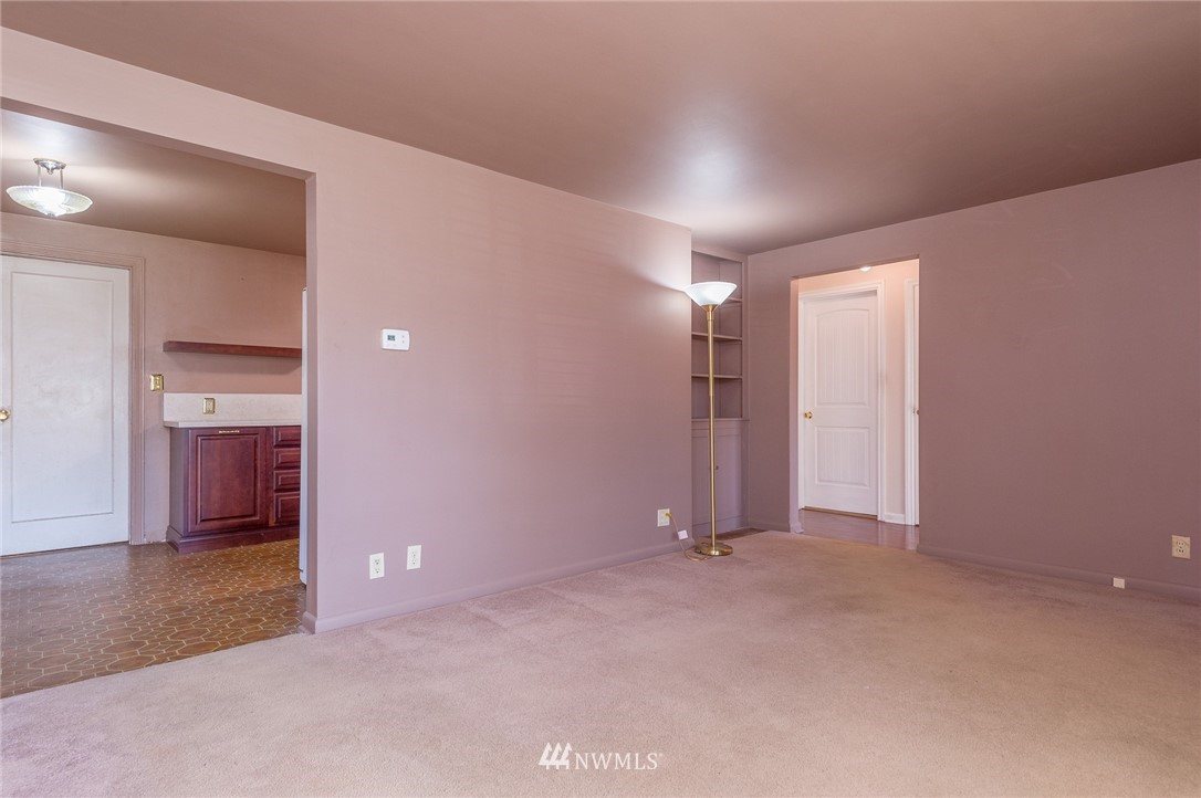 11426 37th Avenue Southwest Seattle, WA 98146 - Photo 4 of 22 Gallery Image 4