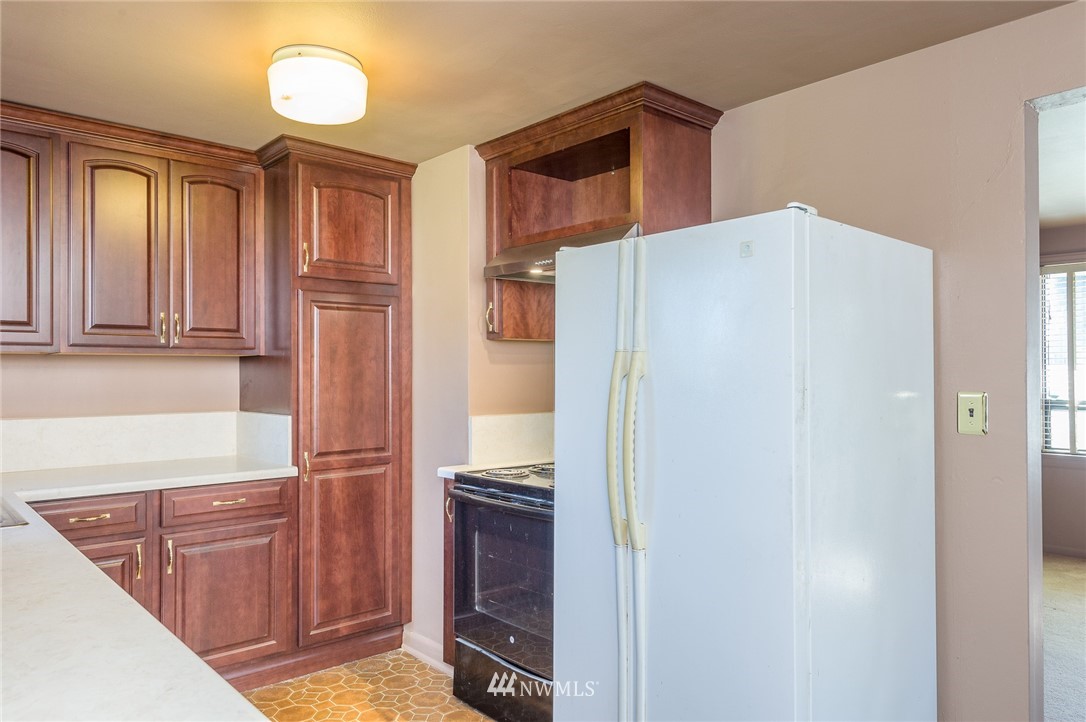 11426 37th Avenue Southwest Seattle, WA 98146 - Photo 6 of 22 Gallery Image 6