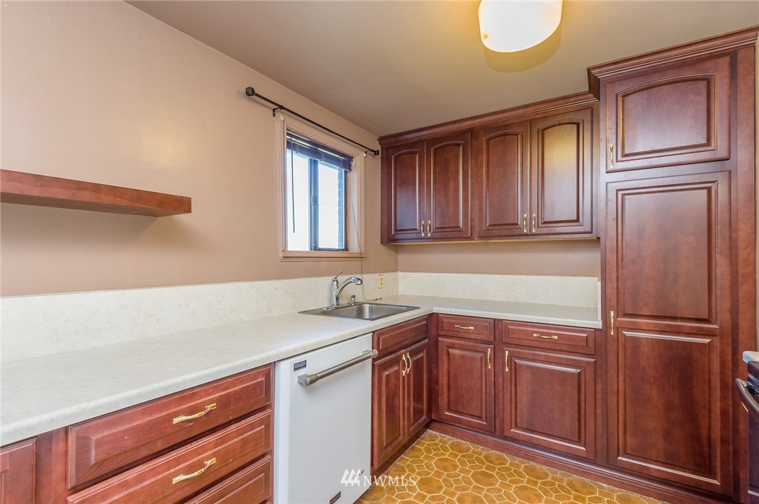 11426 37th Avenue Southwest Seattle, WA 98146 - Photo 7 of 22 Gallery Image 7