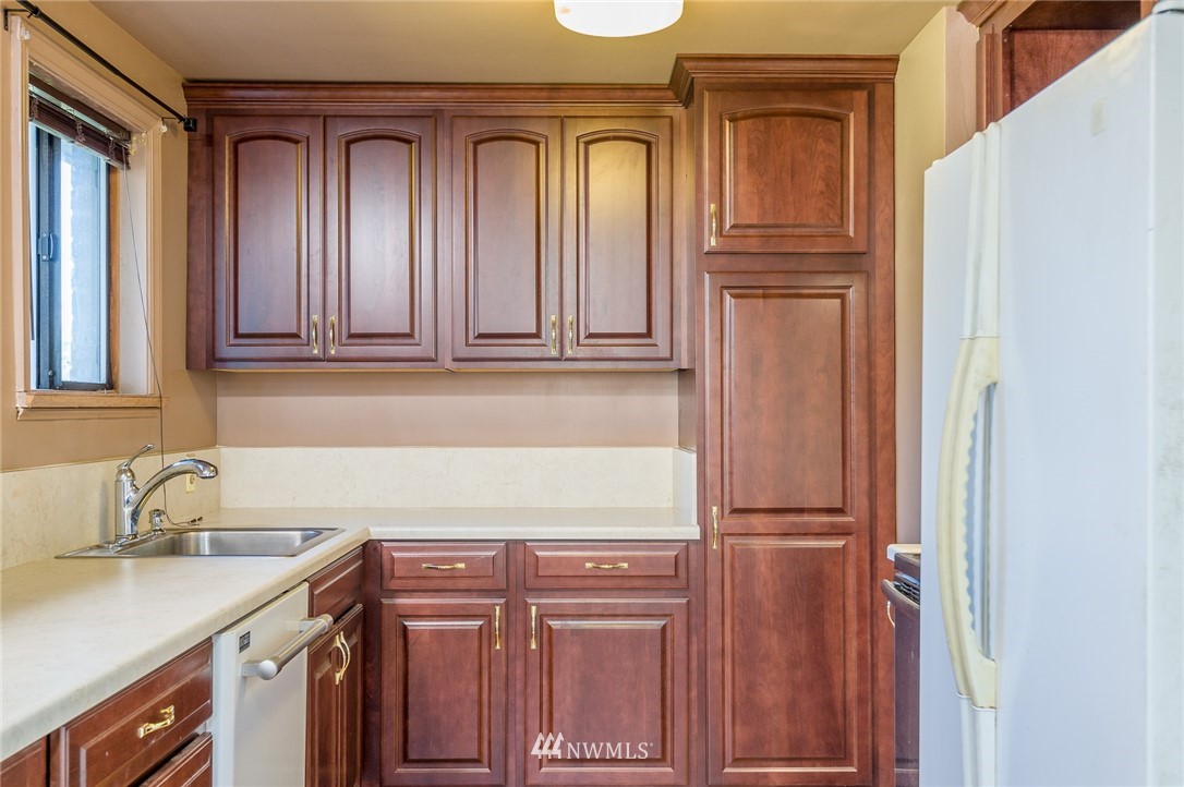 11426 37th Avenue Southwest Seattle, WA 98146 - Photo 8 of 22 Gallery Image 8