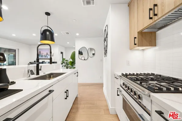 $6,795 | 637 Santa Clara Avenue, Los Angeles, CA 90291