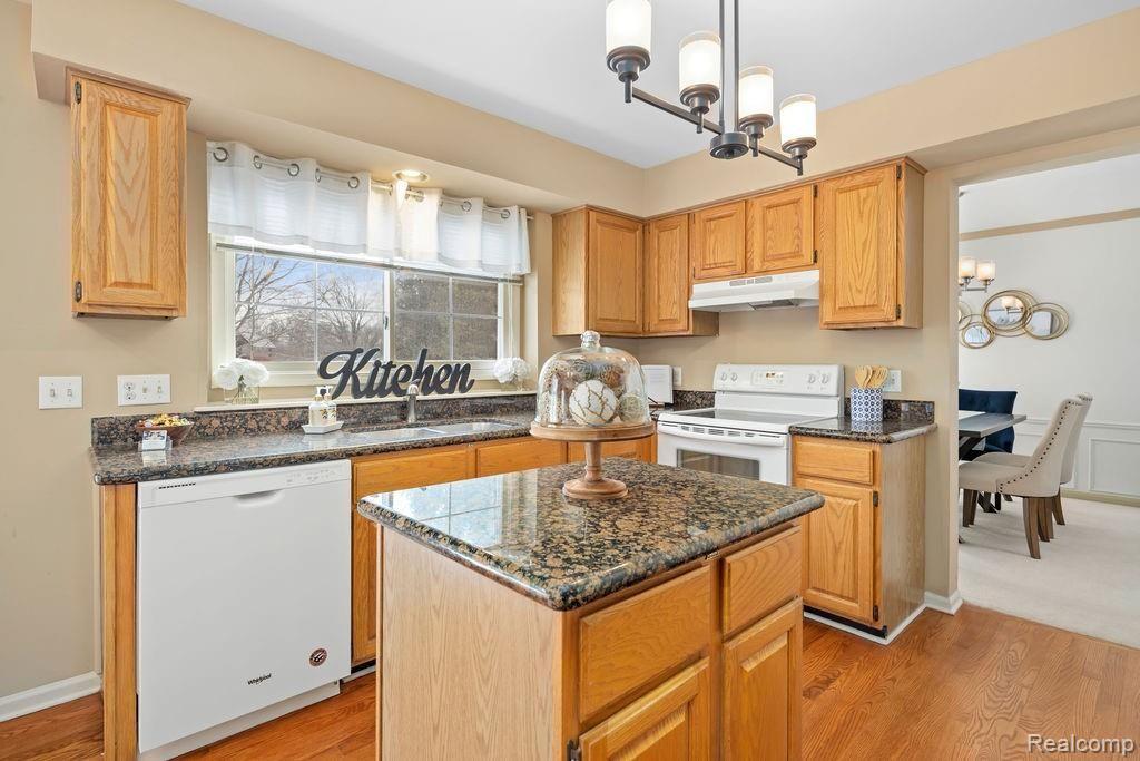 1562 Grandview Drive Rochester, MI 48306 - Photo 12 of 33