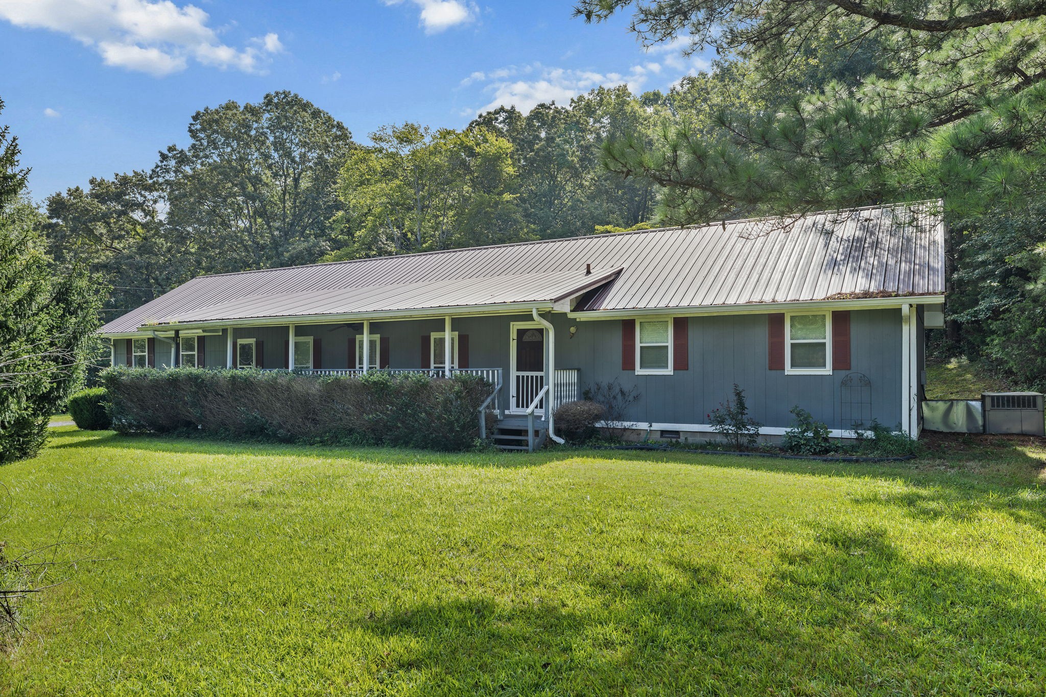 1165 Manley Loop Dickson, TN 37055 - Photo 28 of 29 a front view of a house with a garden