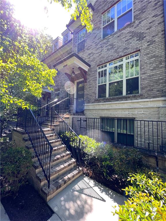 4353 Parkside Place Atlanta, GA 30342 - Photo 4 of 49