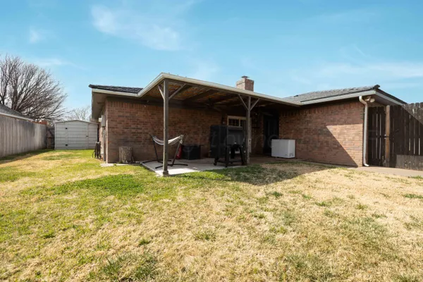 a view of a house with a yard and garage