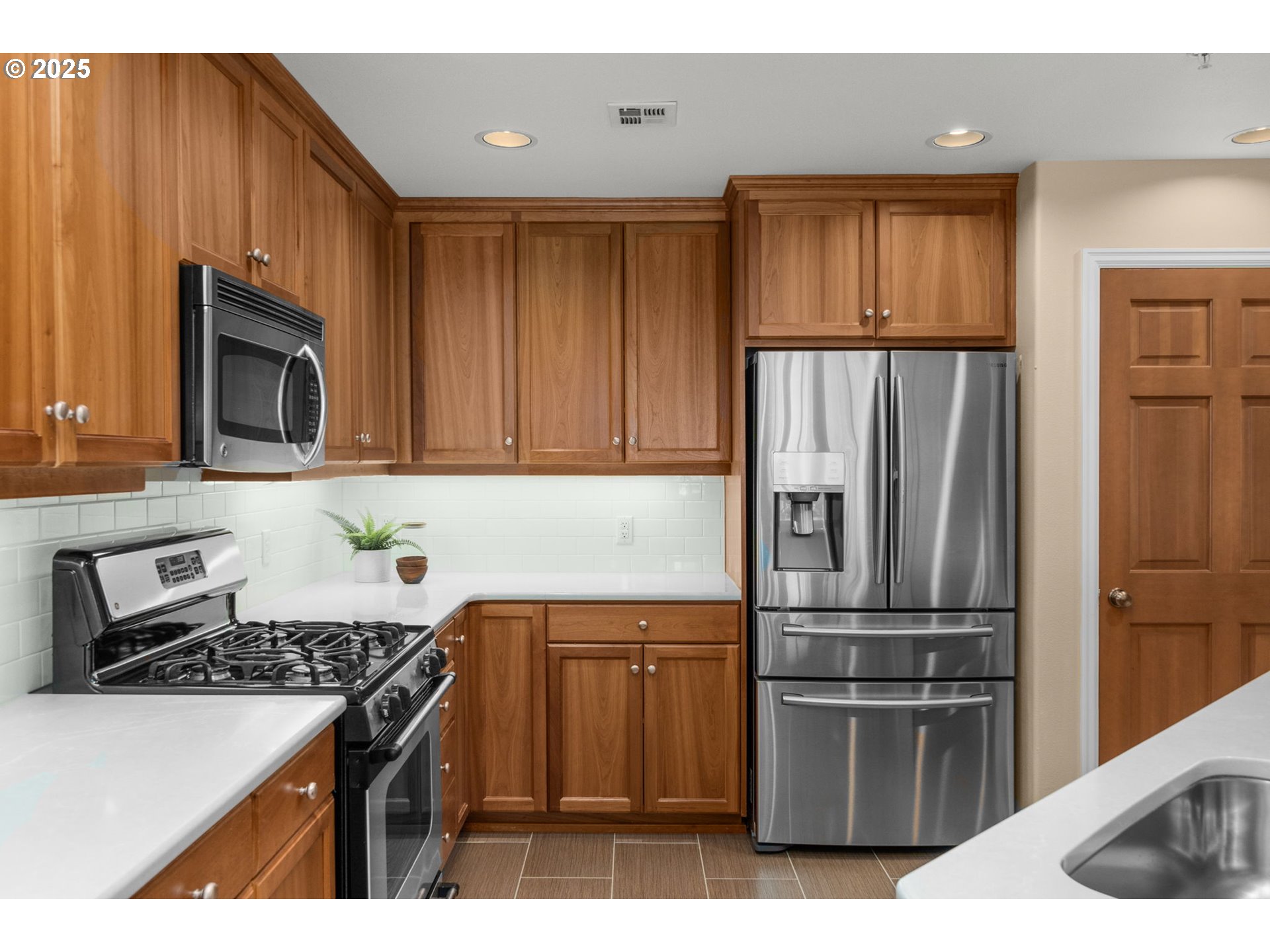 4873 Northwest Promenade Terrace, Unit 122 Portland, OR 97229 - Photo 13 of 38 Kitchen