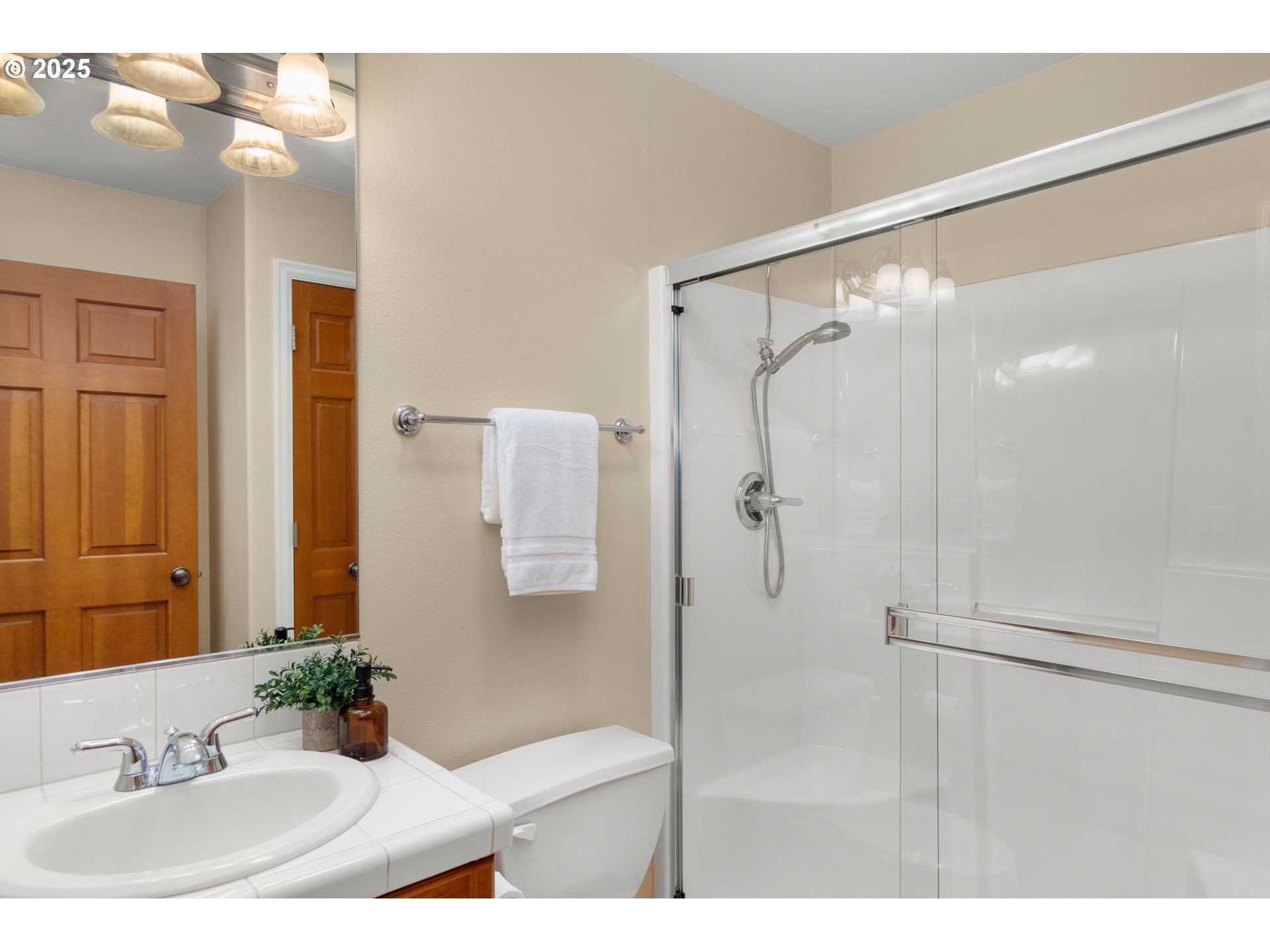 4873 Northwest Promenade Terrace, Unit 122 Portland, OR 97229 - Photo 22 of 38 Bathroom