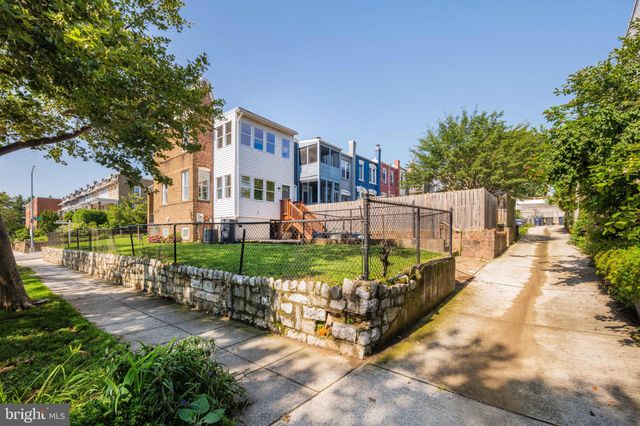 a view of a pathway of a house